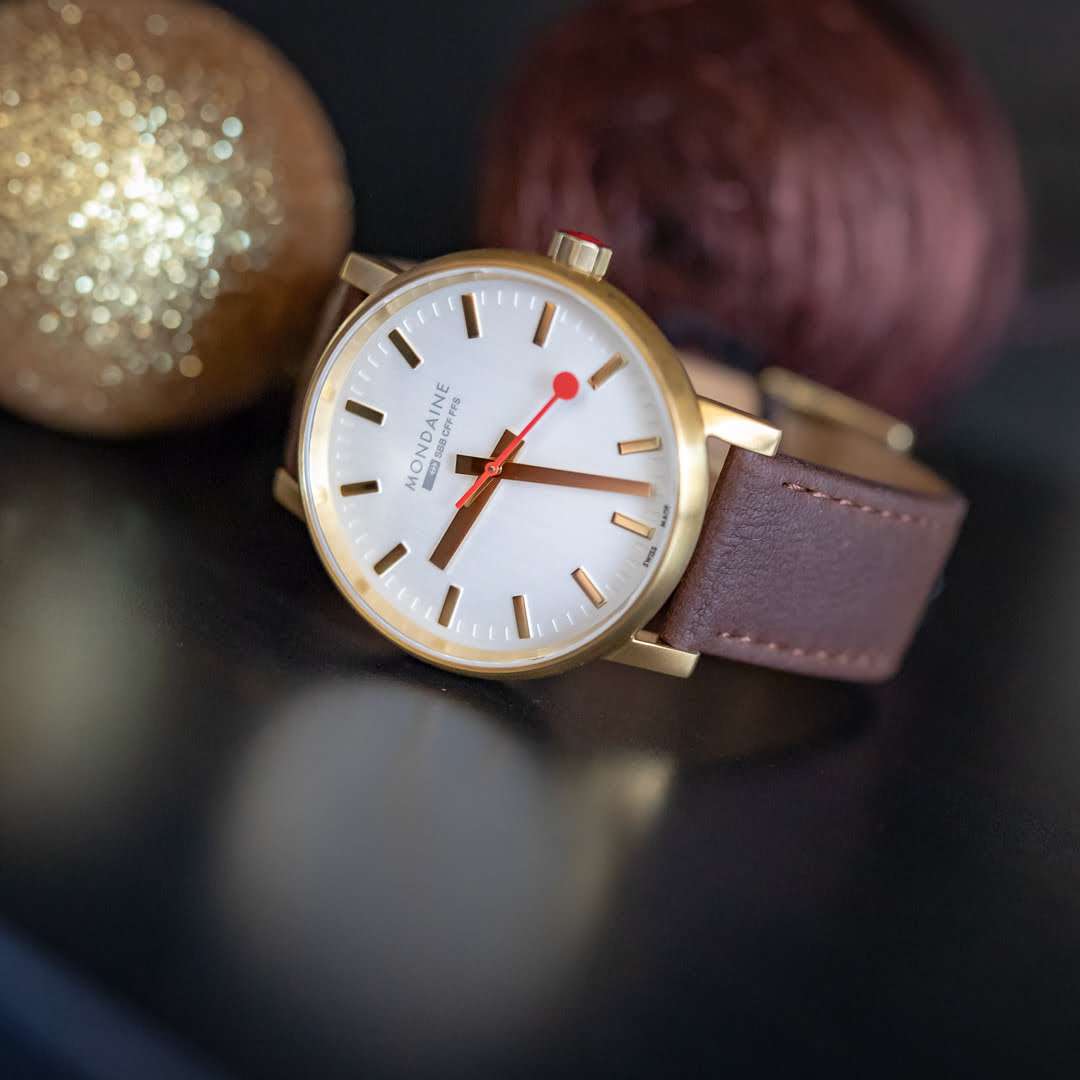 Mondaine evo2 Big Gold Plated Stainless Steel Case Brown Leather Strap White Dial Men's Watch MSE.40111.LG