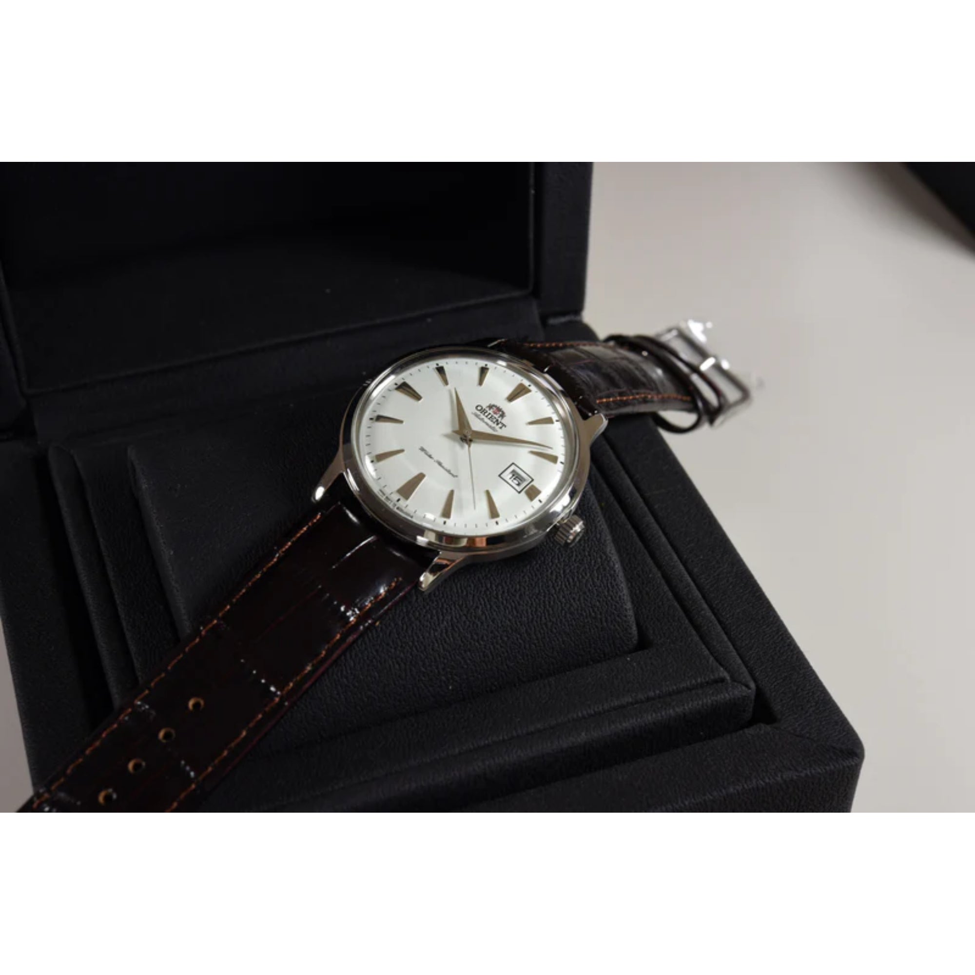 Orient Bambino Version 1 Classic Vintage Style Automatic White Dial Leather Strap Unisex Dress Watch FAC00005W0