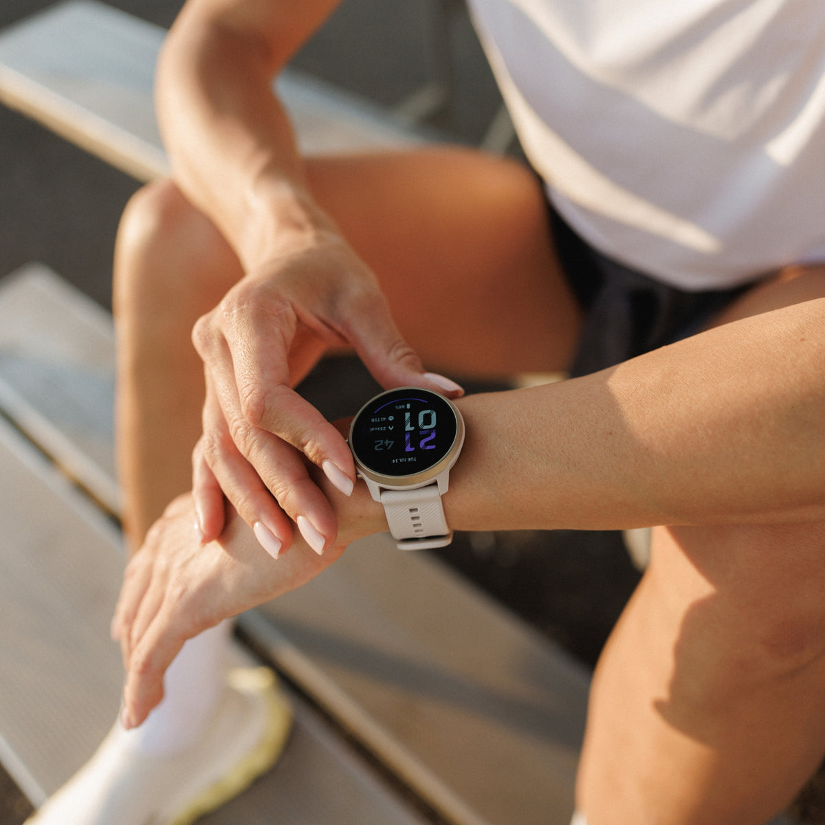 Suunto Run 2 46.5mm 4GB AMOLED Digital Feather Gold Silicone Smart Fitness Watch SS051724000