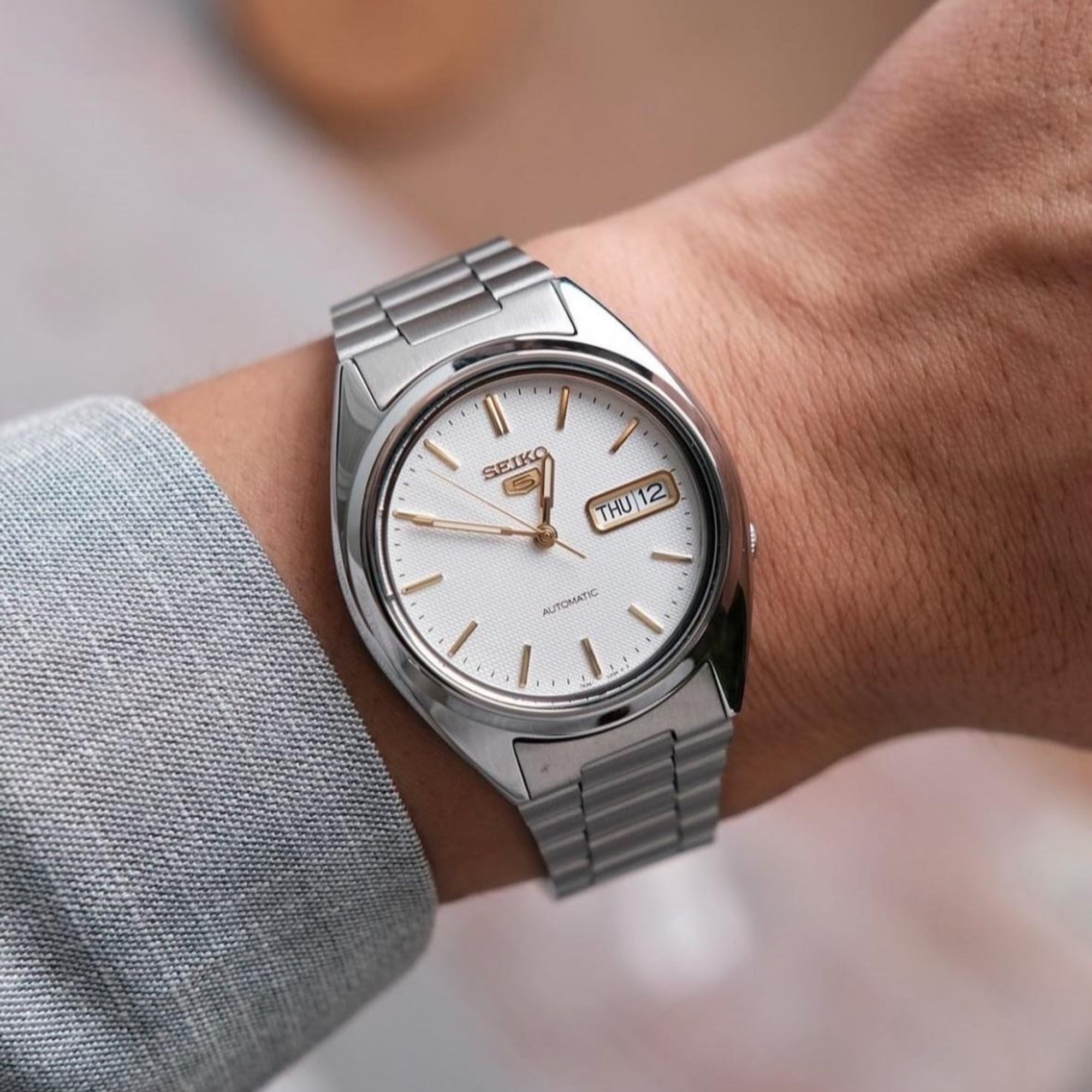 Seiko 5 Automatic White Dial Stainless Steel Bracelet Men's Watch SNXG47K1