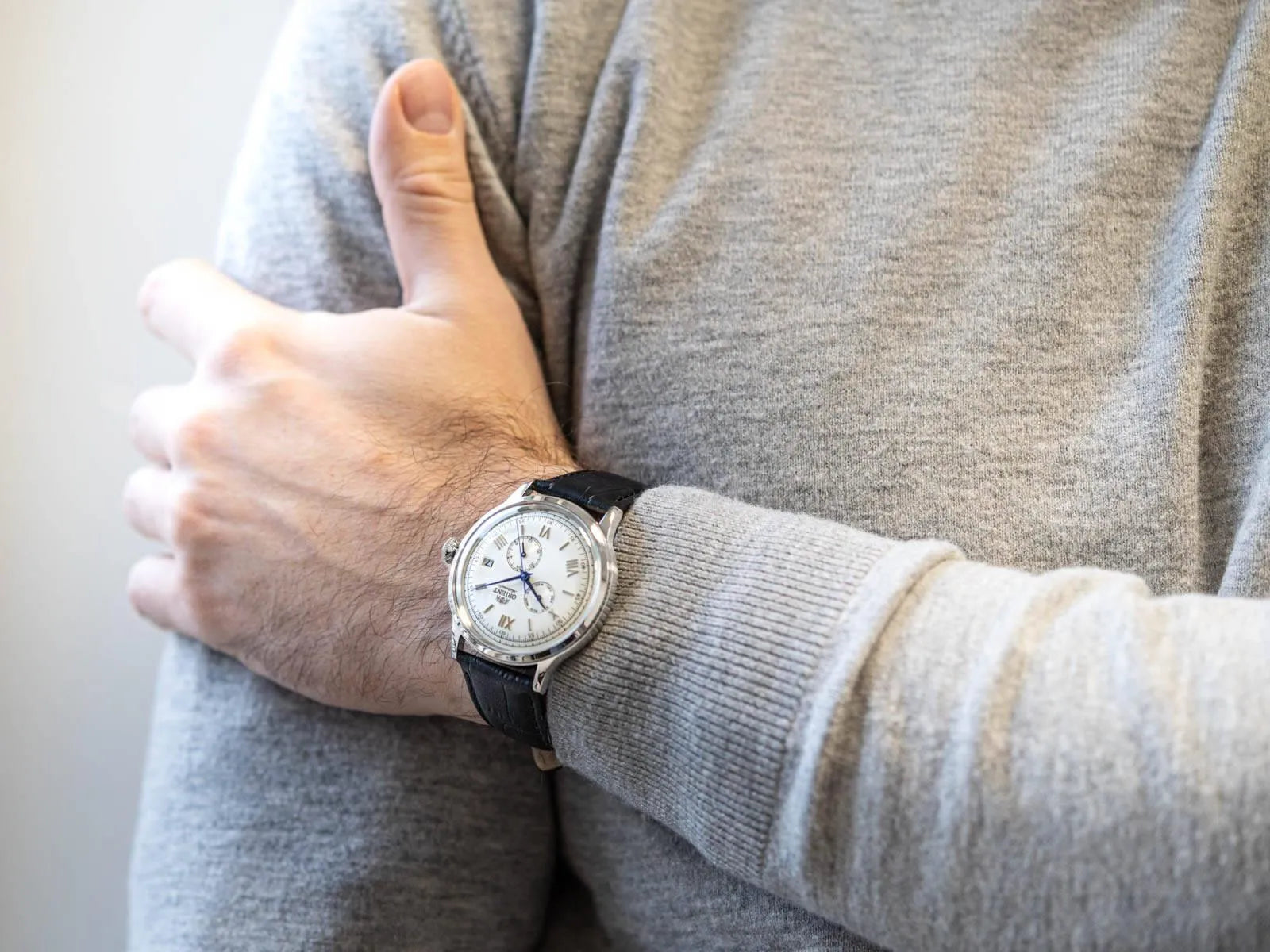 Orient Bambino Version 8 Classic Vintage Style Automatic White Dial Leather Strap Men’s Dress Watch RA-AK0701S30B