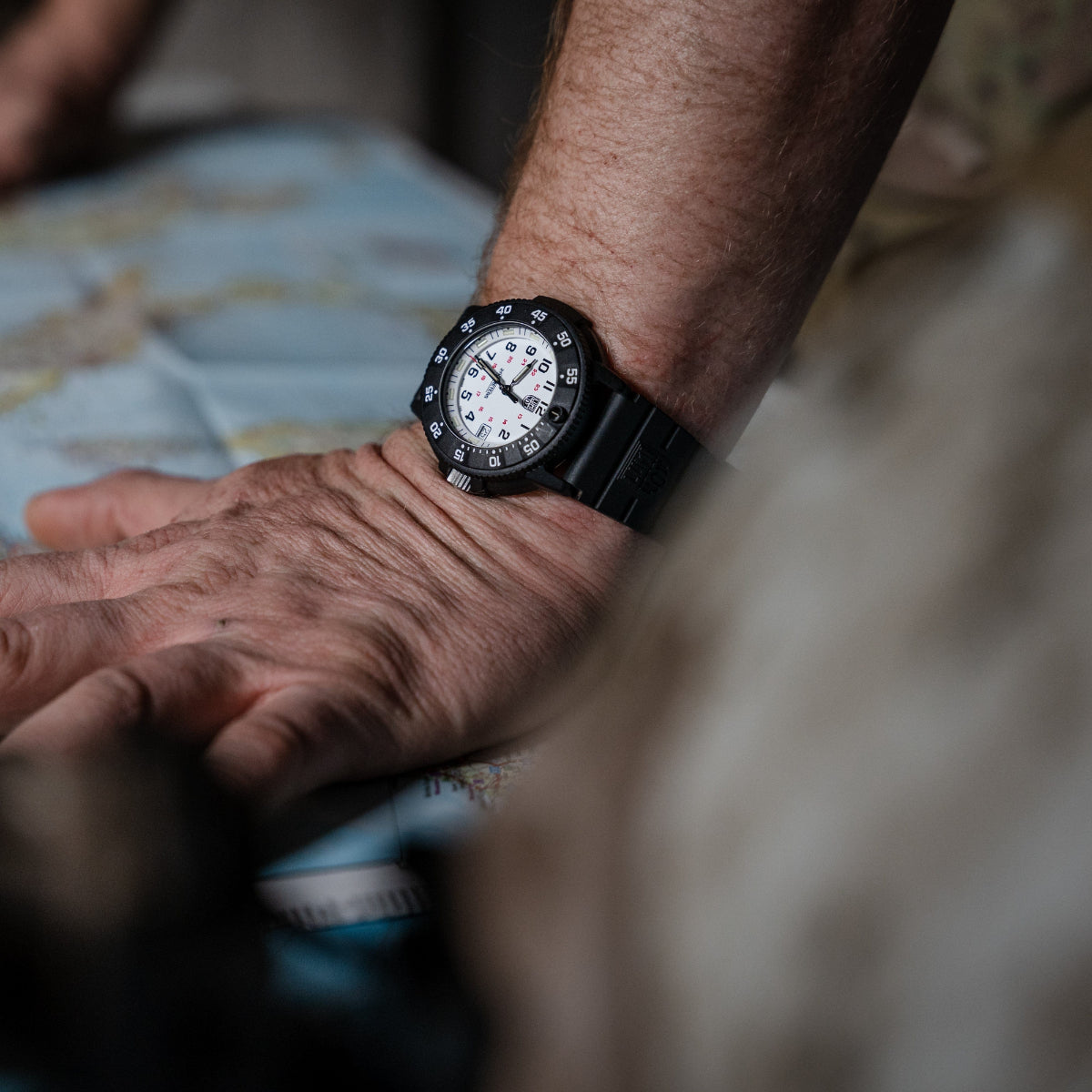 Luminox Original Navy Seal 3000 Evo Series White Dial Rubber Strap Men's Watch XS.3007.EVO.S