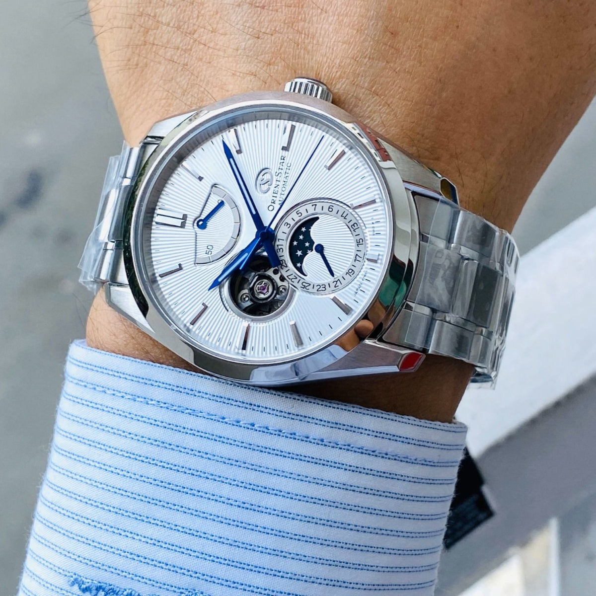 Orient Star Contemporary Silver Dial Stainless Steel Strap Men's Watch RE-AY0002S00B