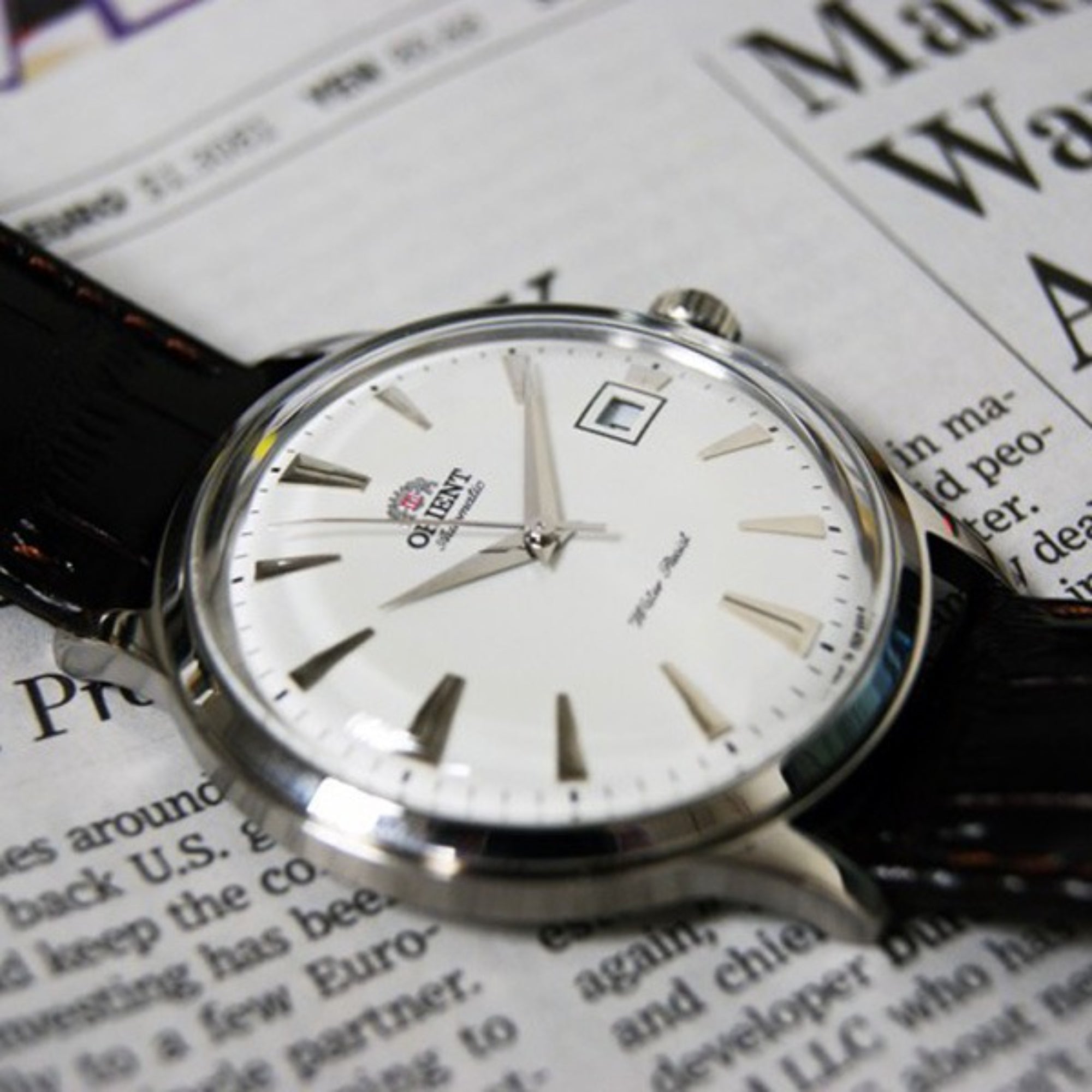 Orient Bambino Version 1 Classic Vintage Style Automatic White Dial Leather Strap Unisex Dress Watch FAC00005W0