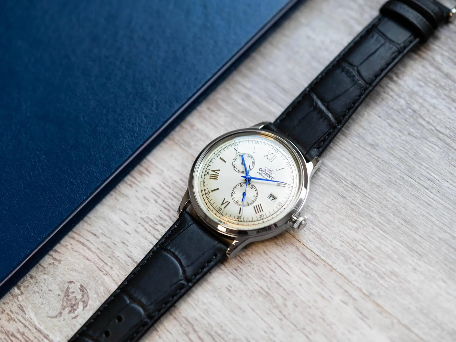 Orient Bambino Version 8 Classic Vintage Style Automatic White Dial Leather Strap Men’s Dress Watch RA-AK0701S30B