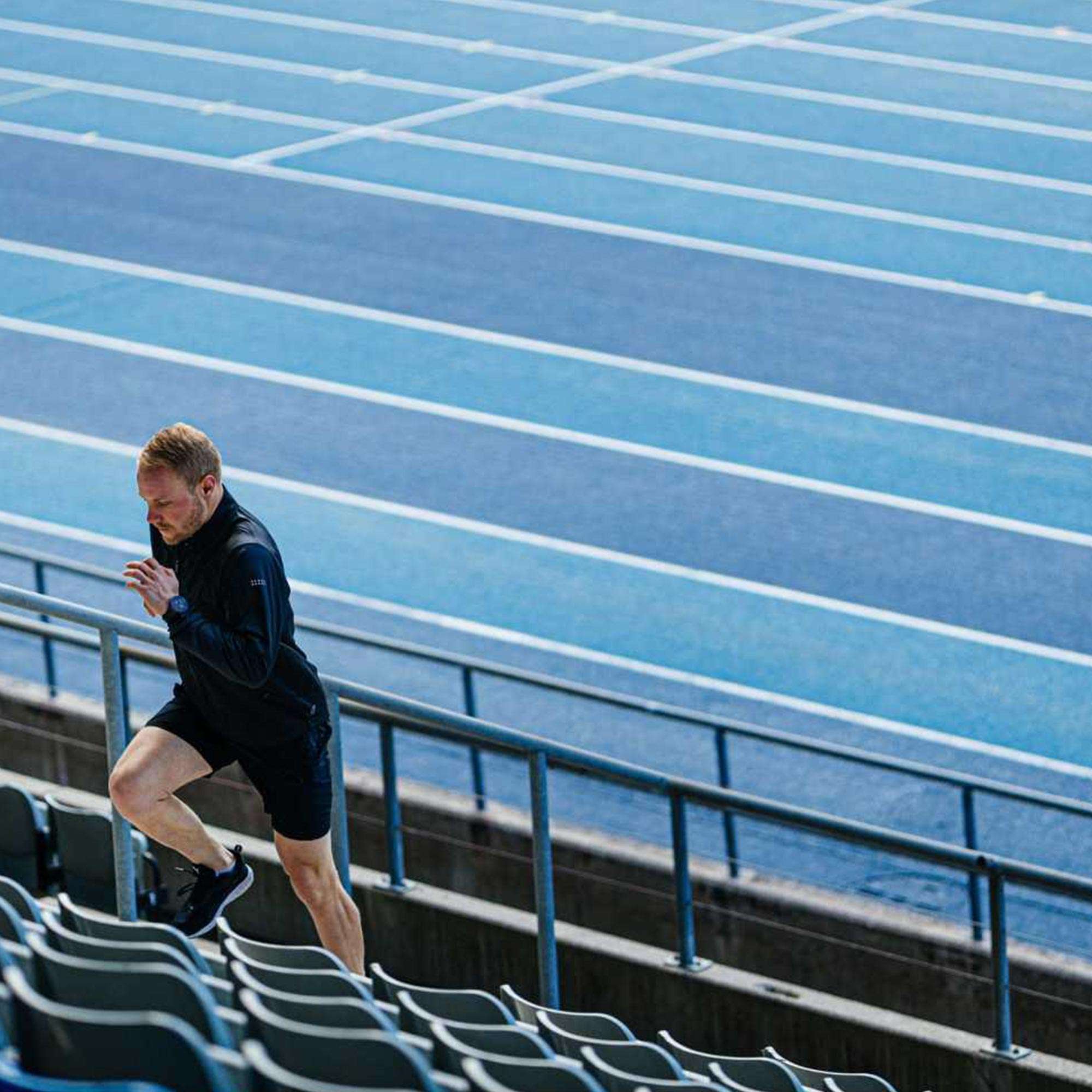 Polar Vantage V2 H10 HR Sensor Quartz Digital Dial Black Rubber Strap Smartwatch 90082711