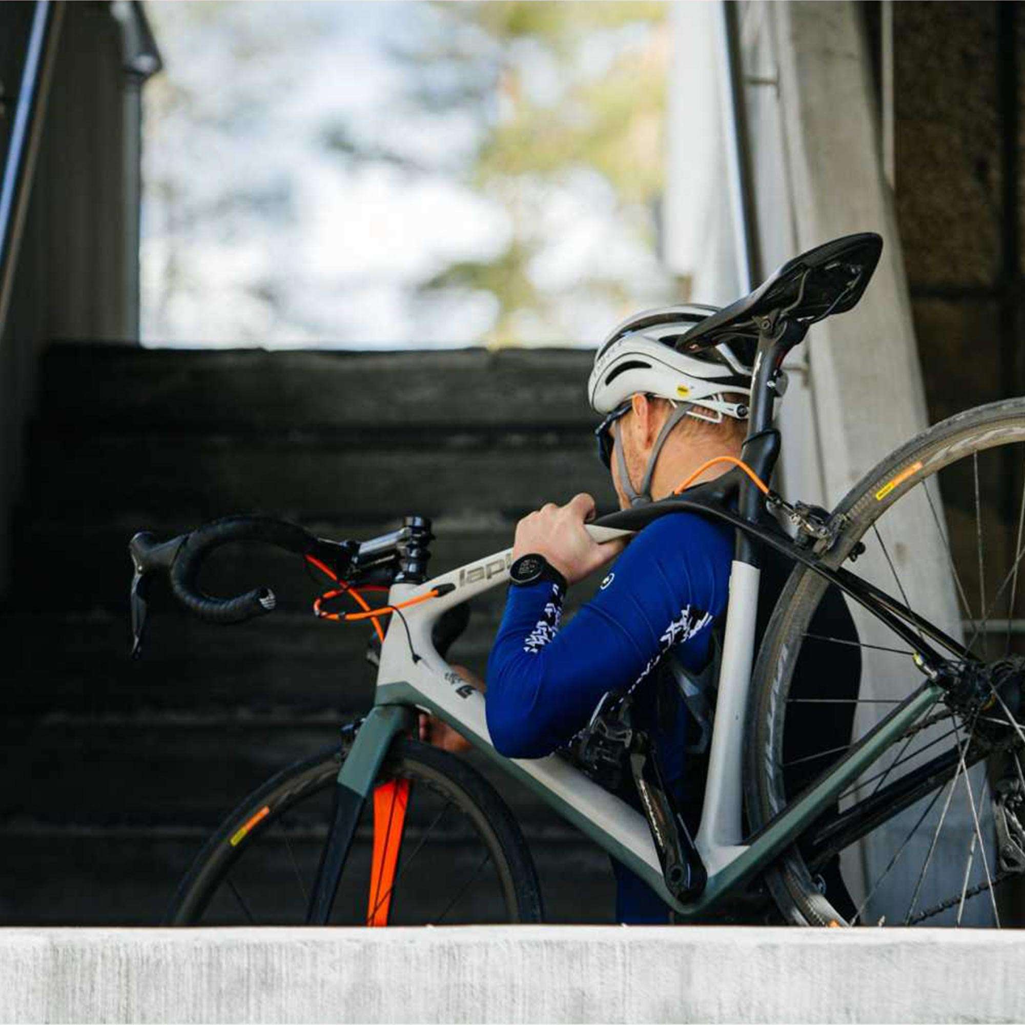 Polar Vantage V2 H10 HR Sensor Quartz Digital Dial Black Rubber Strap Smartwatch 90082711