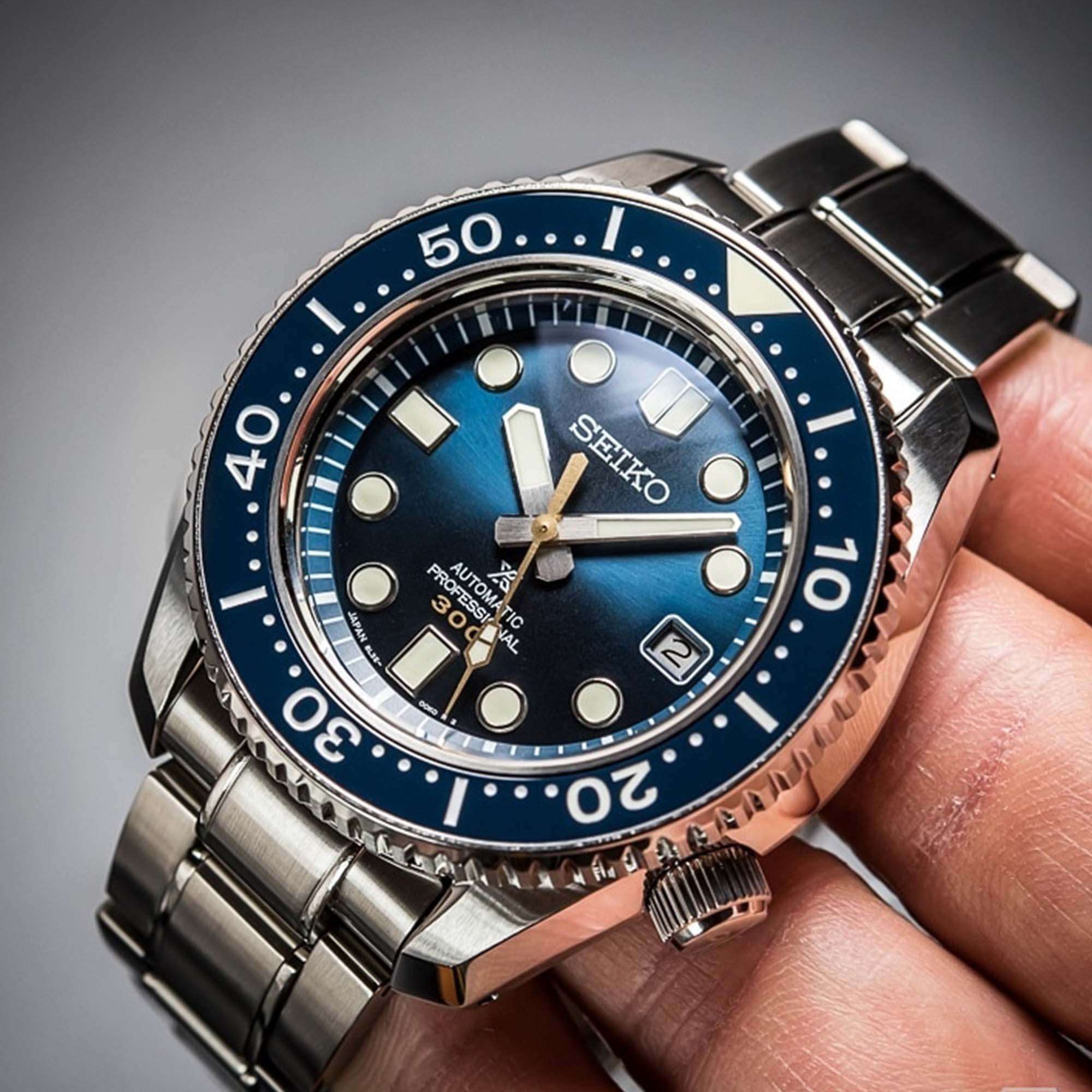 Seiko Prospex MarineMaster 'MM300' Diver's Automatic Blue Ocean Dial Silver Stainless Steel Men's Watch SLA023J1
