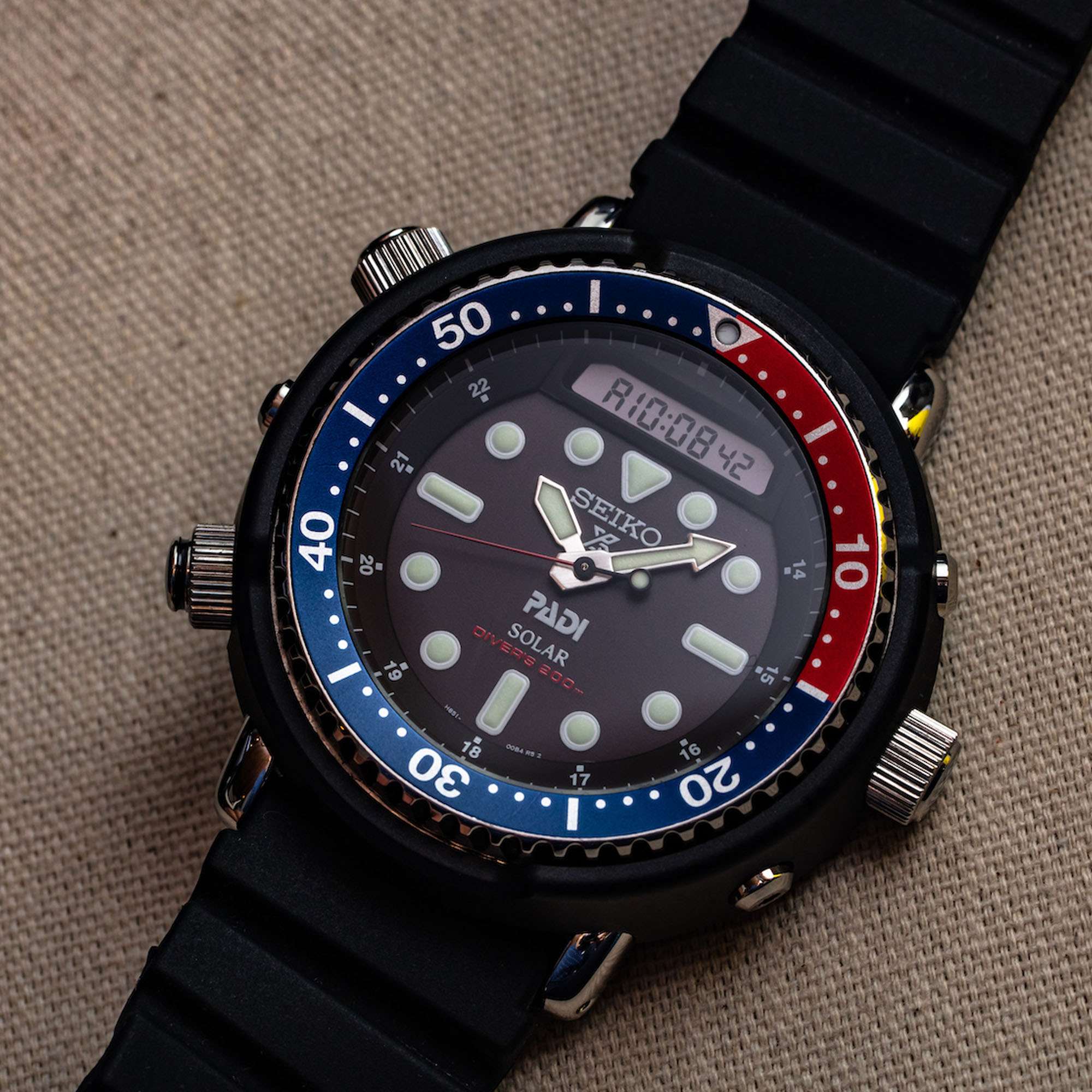 Seiko Prospex 'Arnie' PADI Predator 'Pepsi' 'Tuna' Solar Black Dial Silicone Strap Diver's Men's Watch SNJ027P1