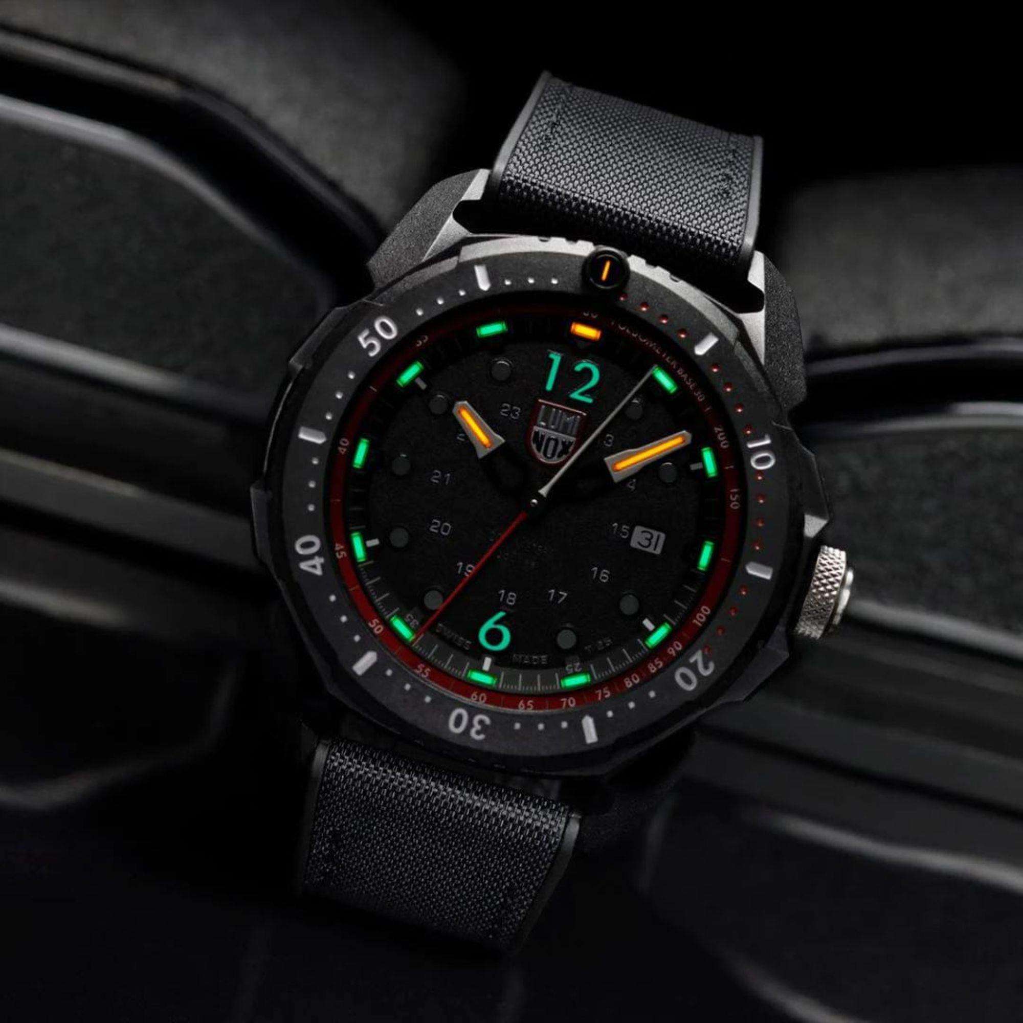 Luminox ICE SAR Arctic SERIES Black/Red Dial and Rubber Strap XL.1051