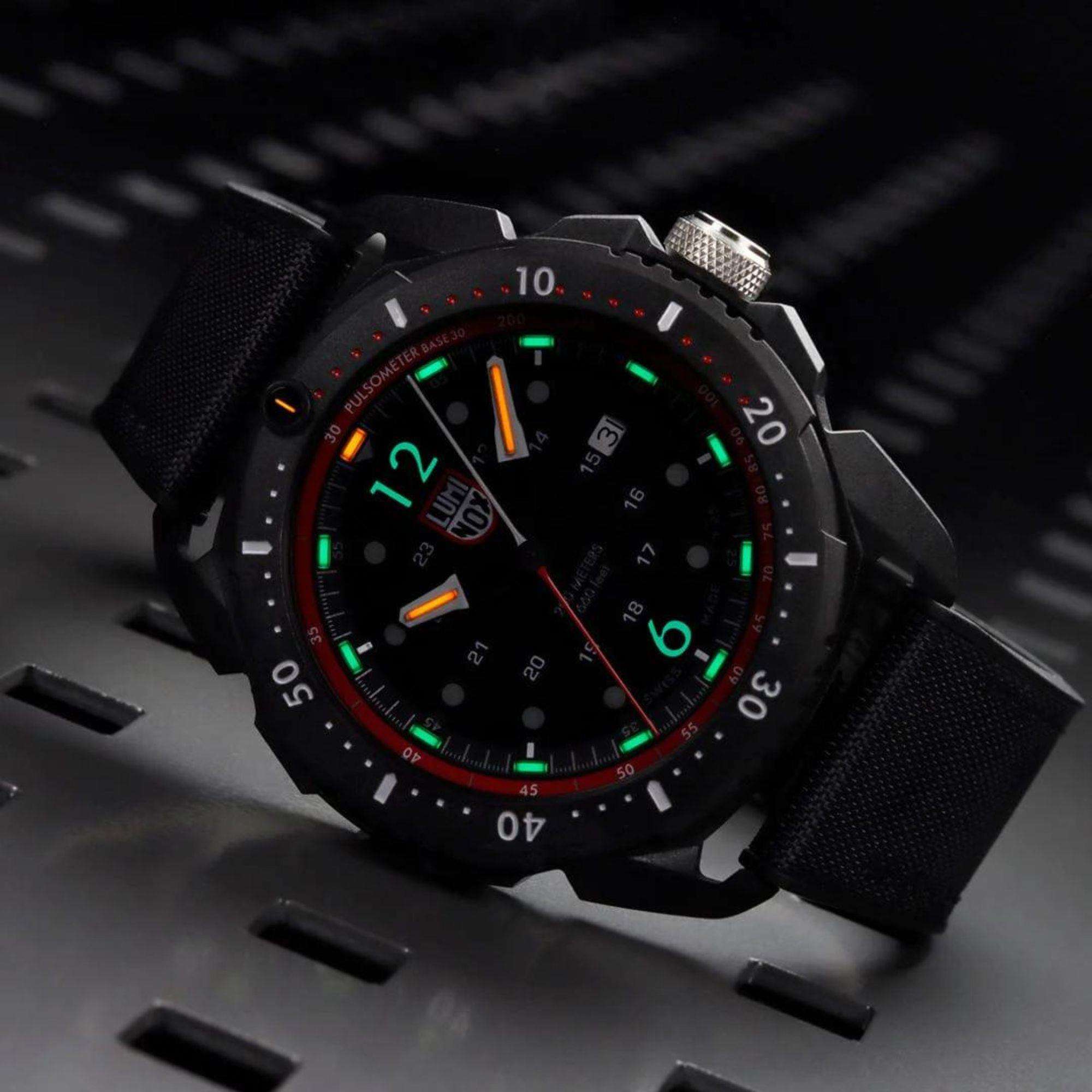 Luminox ICE SAR Arctic SERIES Black/Red Dial and Rubber Strap XL.1051