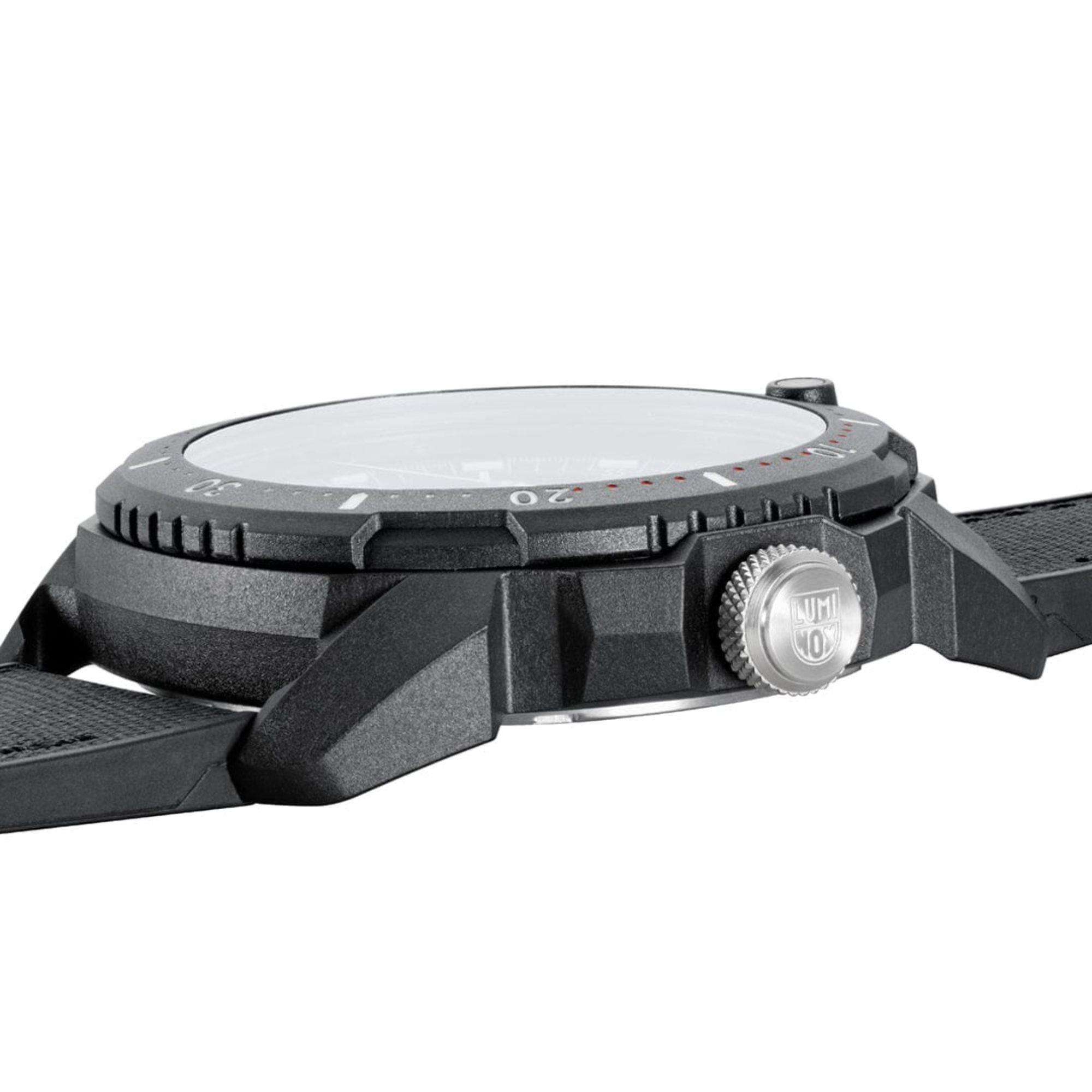 Luminox ICE SAR Arctic SERIES Black/Red Dial and Rubber Strap XL.1051