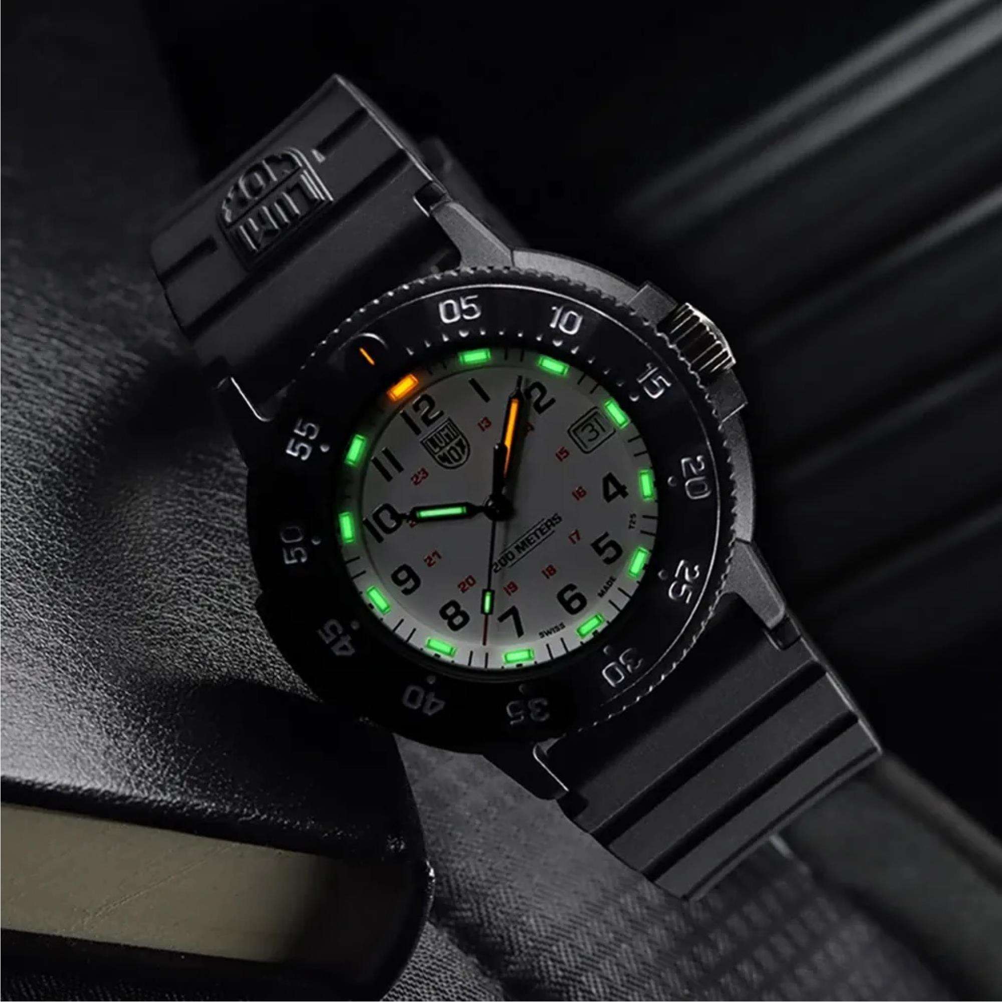 Luminox Original Navy Seal 3000 Evo Series White Dial Rubber Strap Men's Watch XS.3007.EVO.S