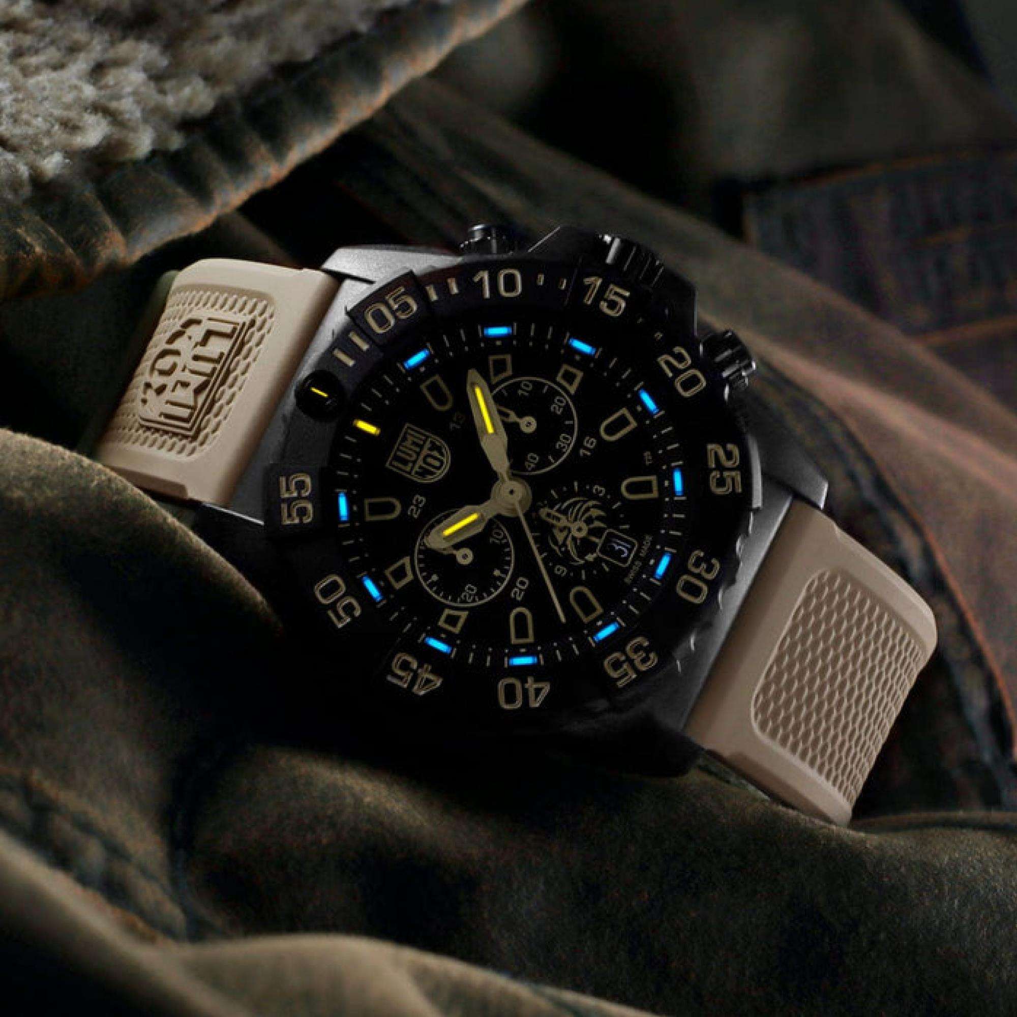 LUMINOX NAVY SEAL CHRONOGRAPH 3580 SERIES BLACK DIAL MENS WATCH XS.3590.NSF.SET