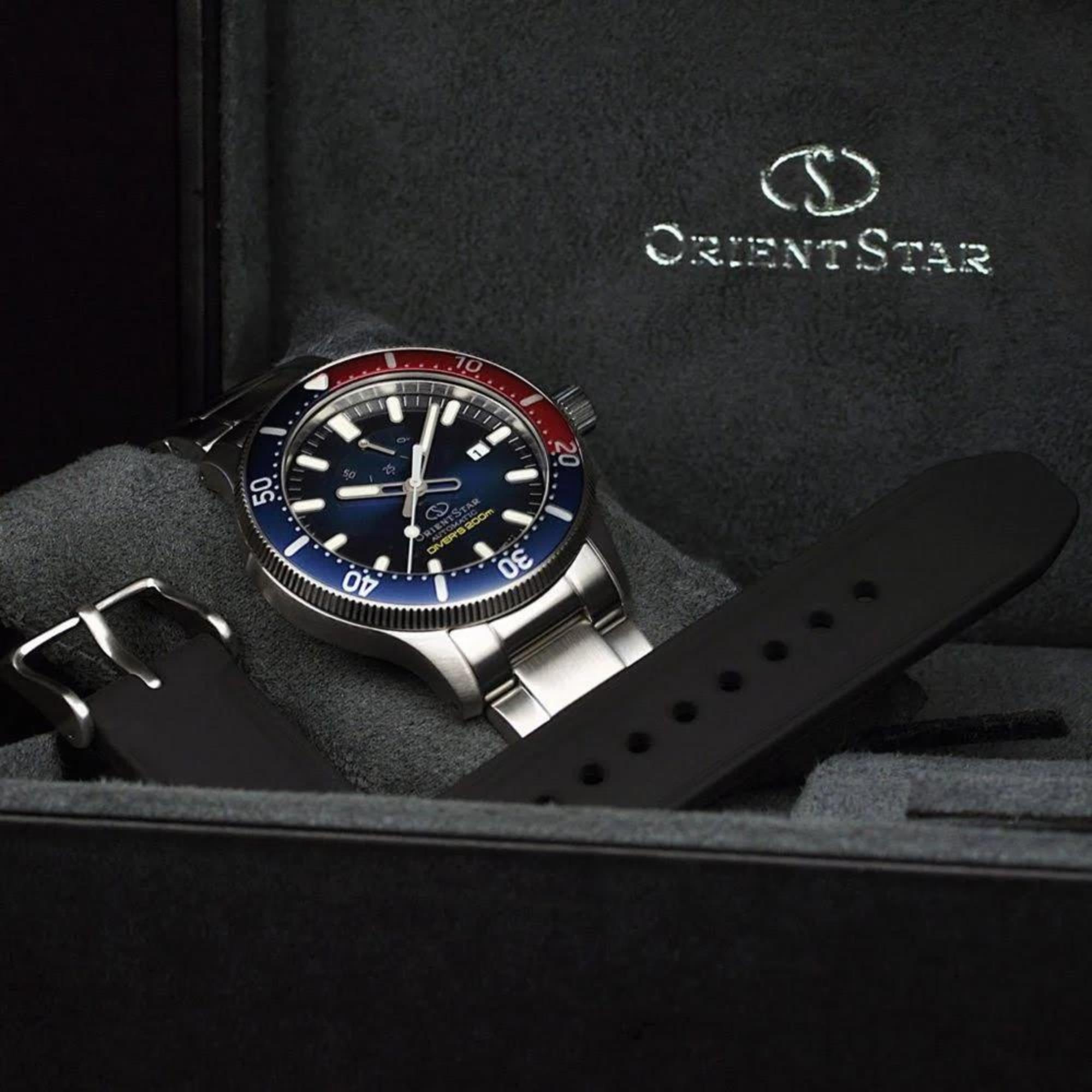 Orient Star Ex-Display Automatic ISO Diver Blue Dial Stainless Steel Bracelet Men's Watch RE-AU0306L00B