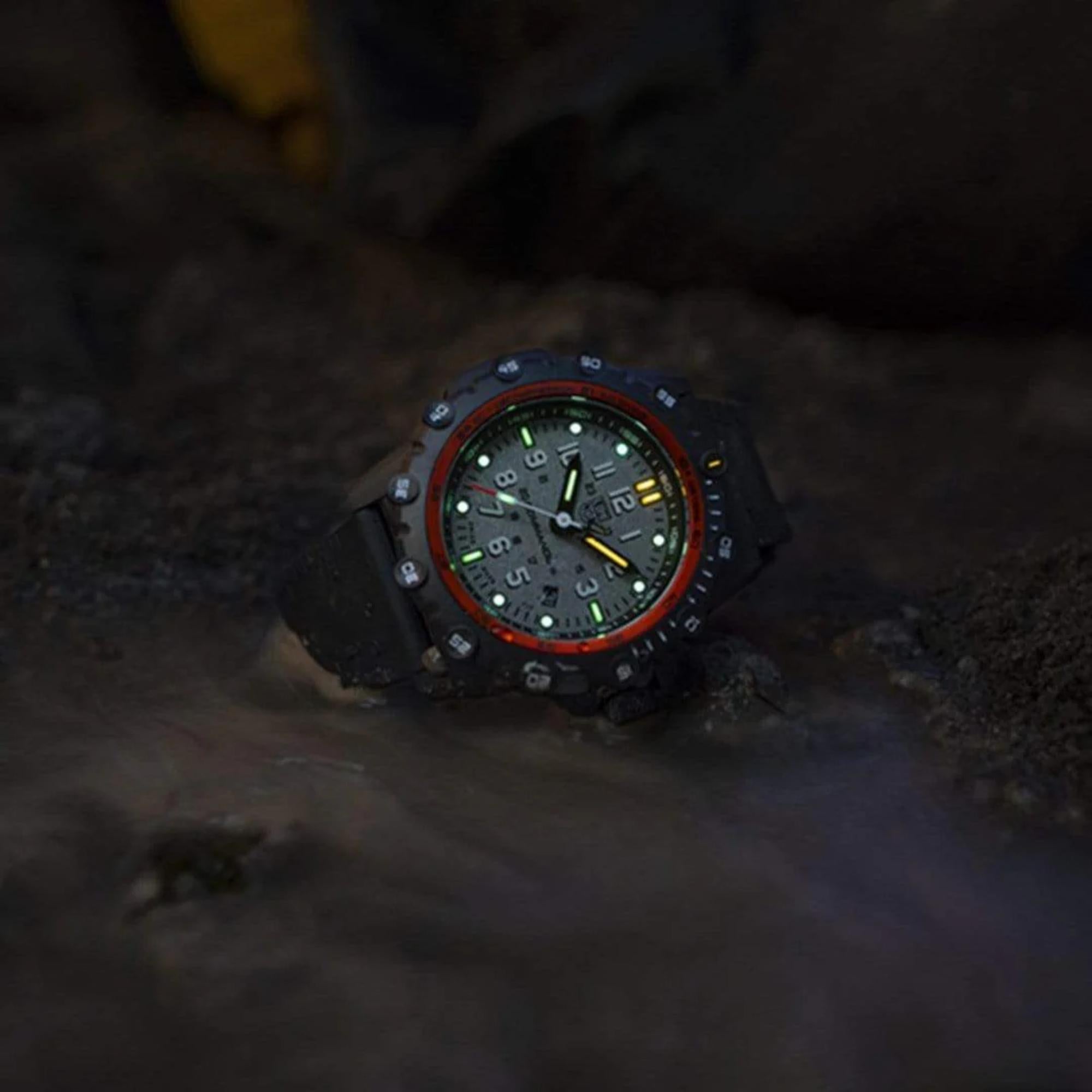 Luminox Commando Frogman Quartz Silver Dial Black Rubber Strap Men's Watch XS.3301