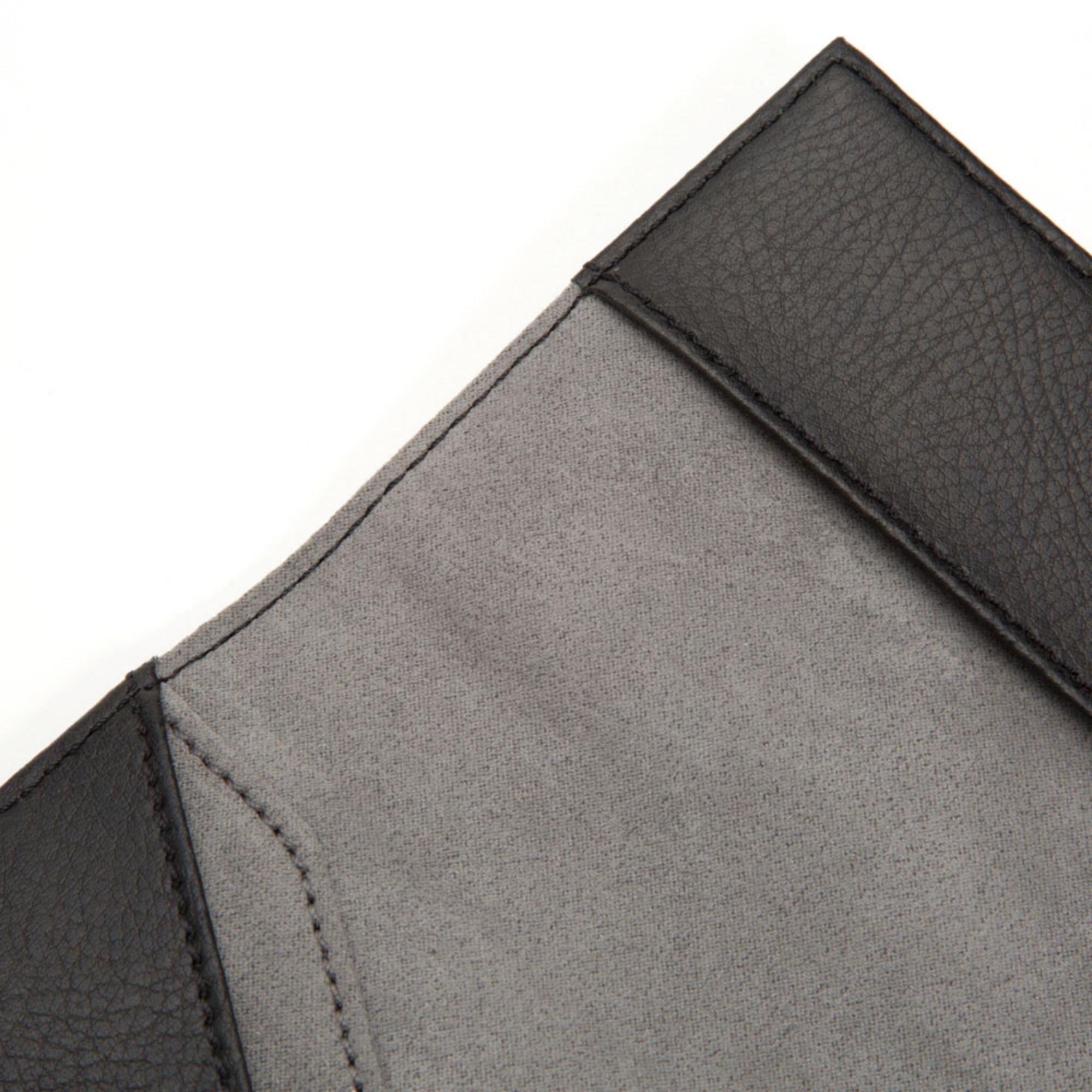 Wolf Howard Passport Holder Black 466503