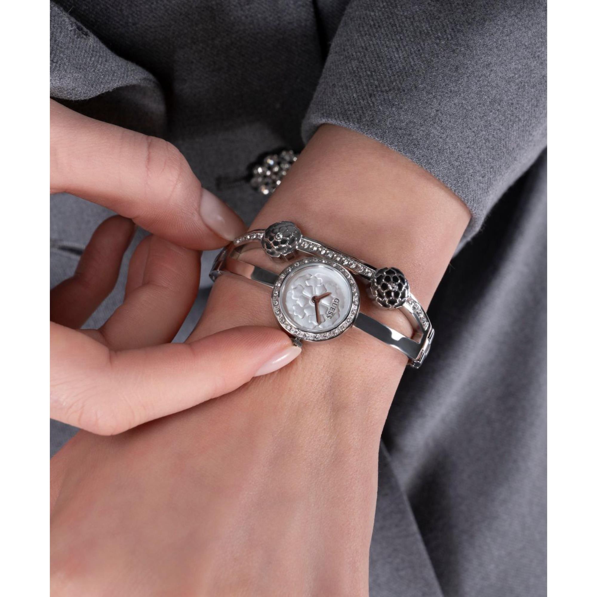 Guess Chloe Silver Dial Stainless Steel Strap Women's Watch GW0756L1