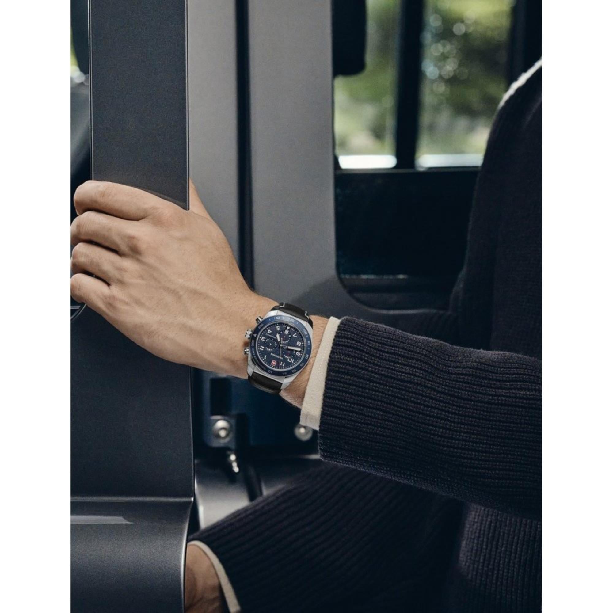 Victorinox Swiss Army Herren Chronograph Blue Dial Black Leather Strap Men's Watch 242047