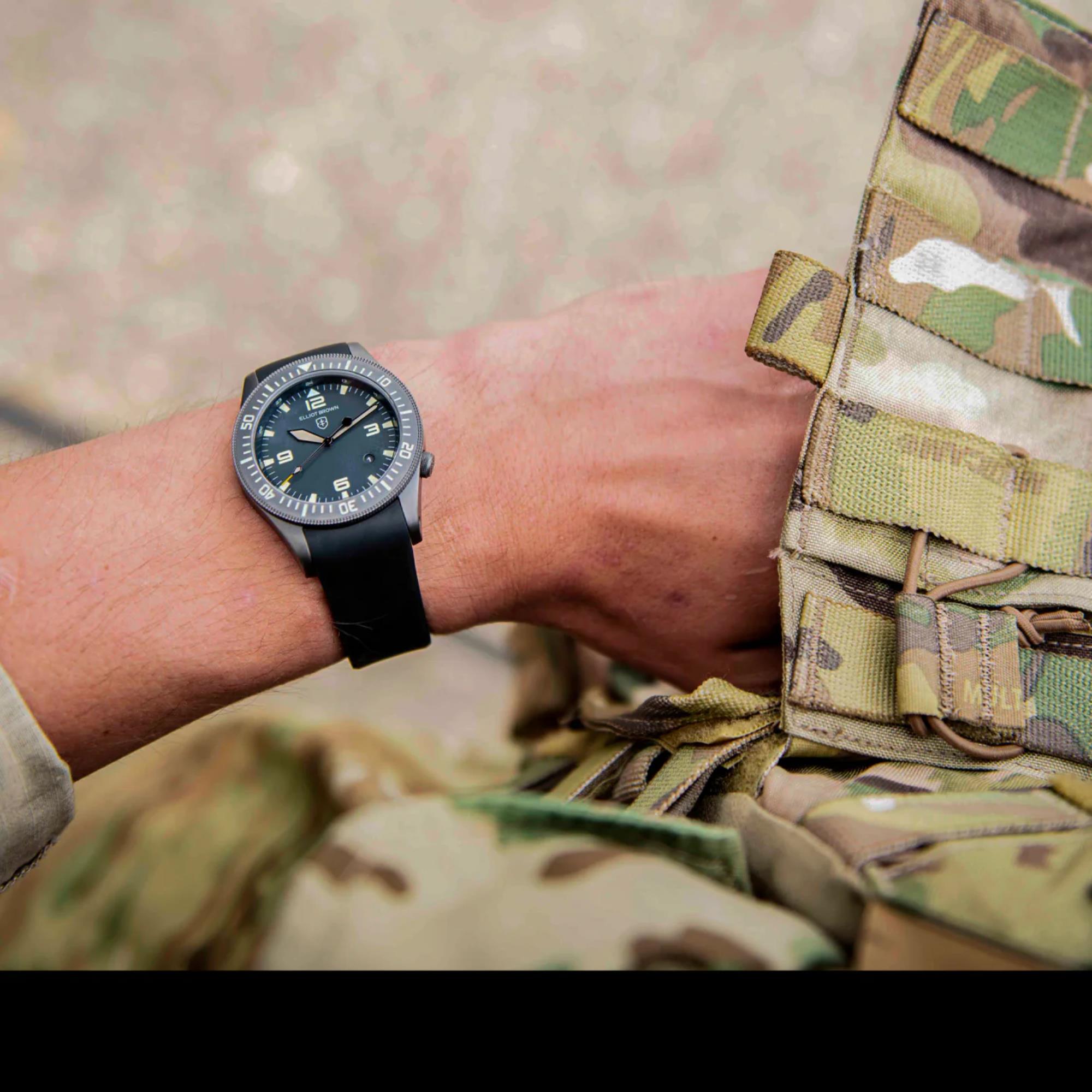 Elliot Brown Holton Nivo Quartz Black Dial Rubber Strap Men's Watch 101-003-R02