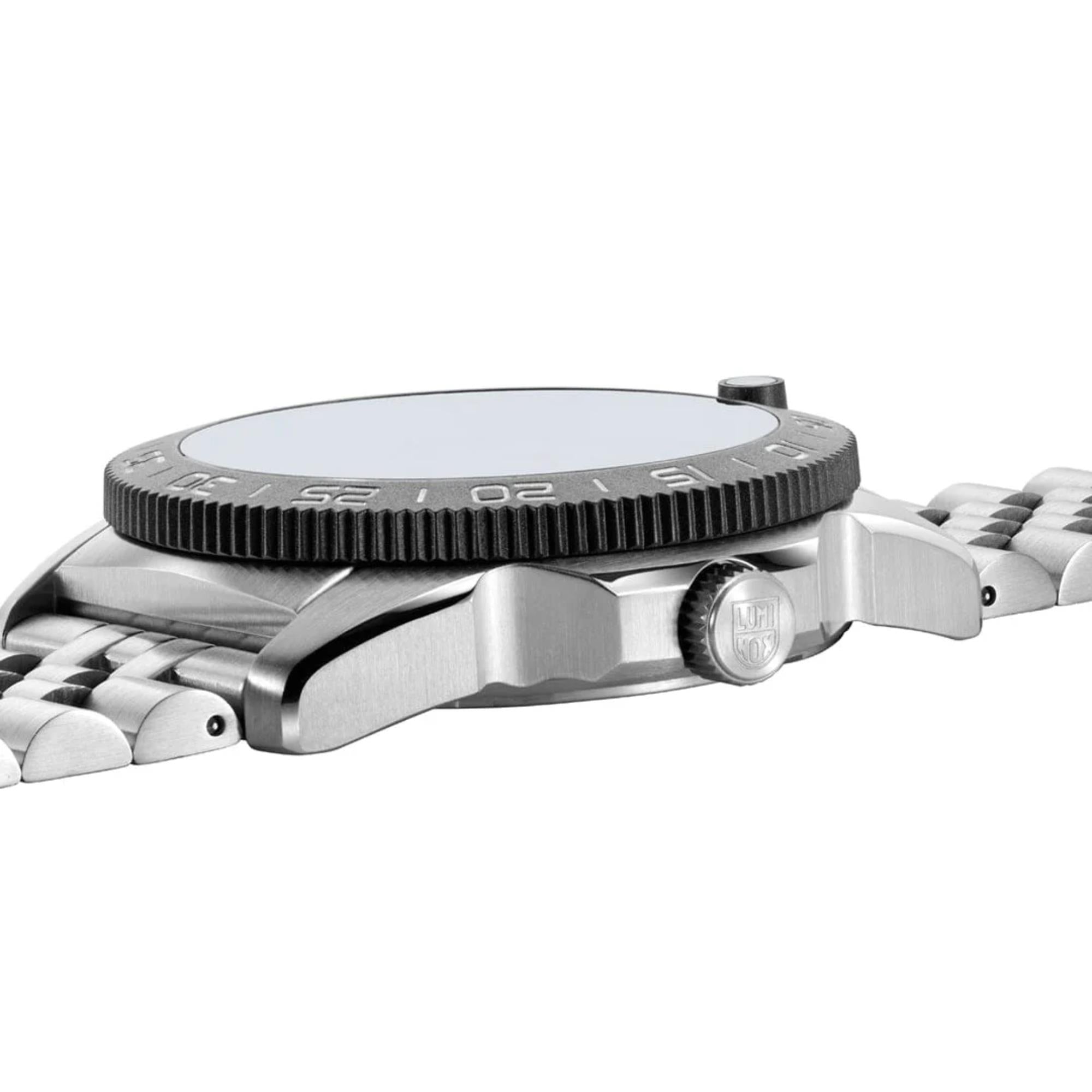 Luminox Pacific Diver Ripple Collection Quartz Black Dial Stainless Steel Strap Unisex Watch XS.3122M