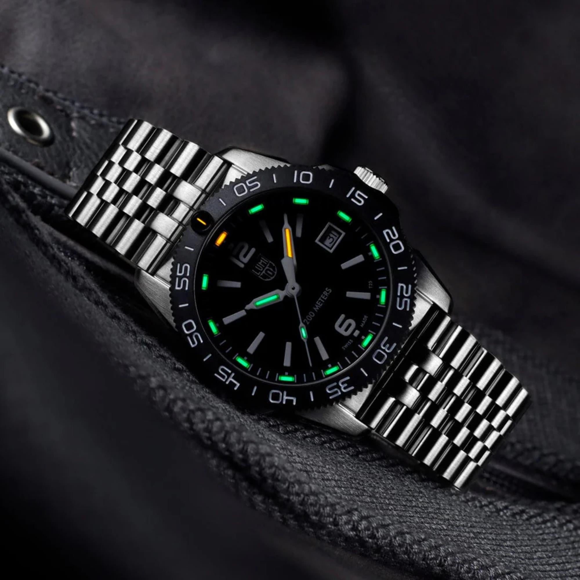 Luminox Pacific Diver Ripple Collection Quartz Black Dial Stainless Steel Strap Unisex Watch XS.3122M
