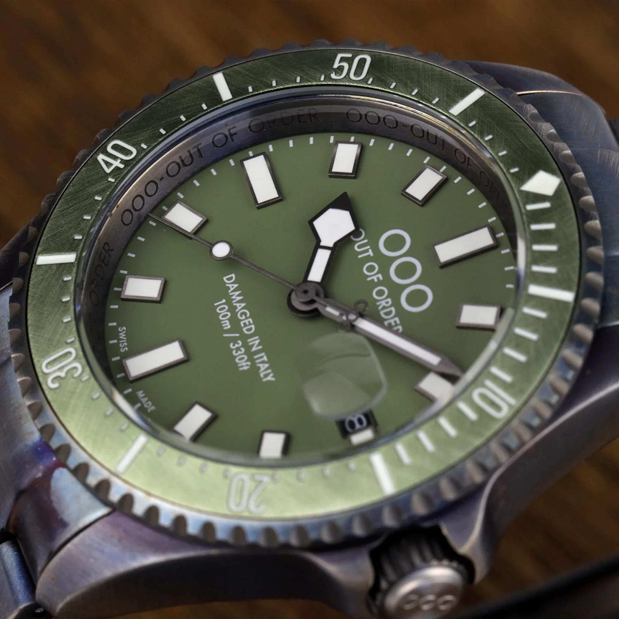 Out of Order Verde Oliva Casanova Ultra Distressed Quartz Green Dial Steel Strap Men's Watch OOO.001-27.VE