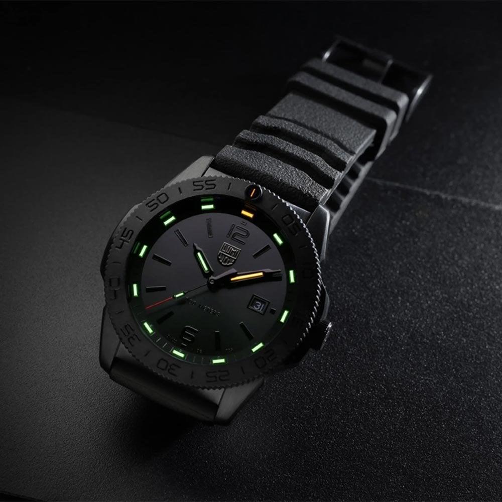 Luminox Pacific Diver Quartz Movement Black Dial Rubber Bracelet Men's Watch XS.3121.BO