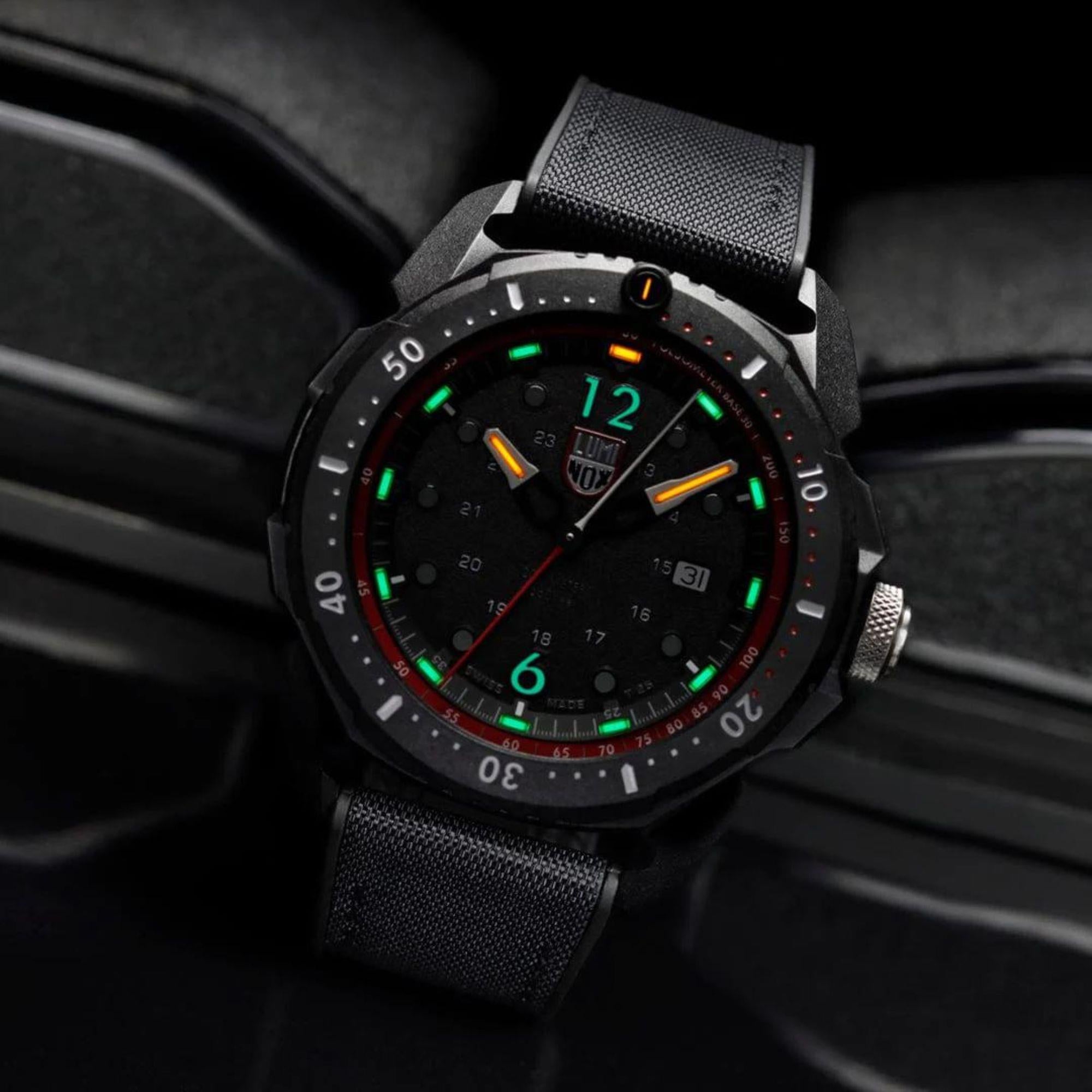 Luminox ICE SAR Arctic SERIES Black/Red Dial and Rubber Strap XL.1051