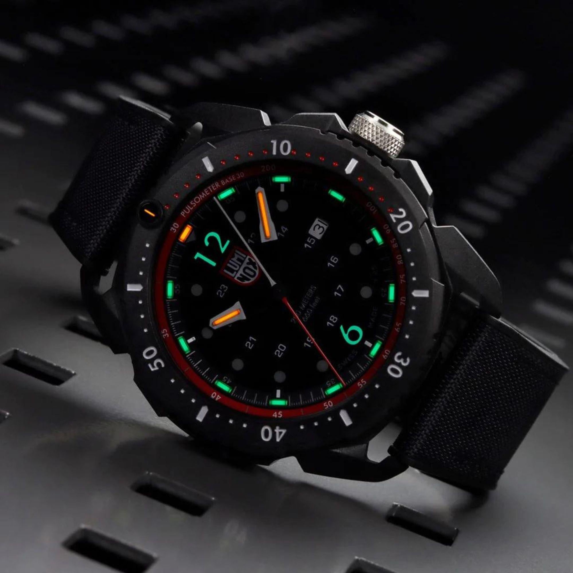 Luminox ICE SAR Arctic SERIES Black/Red Dial and Rubber Strap XL.1051