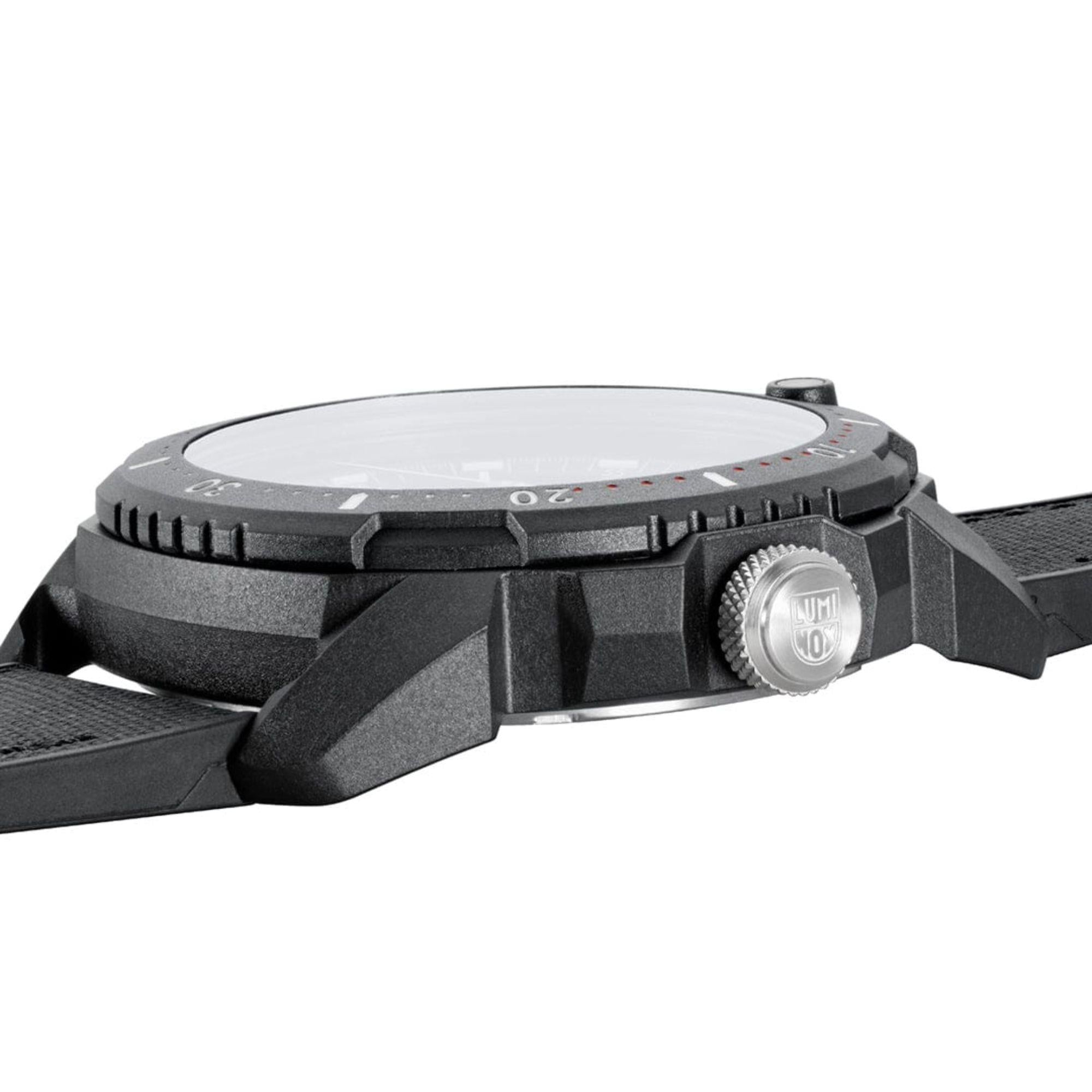 Luminox ICE SAR Arctic SERIES Black/Red Dial and Rubber Strap XL.1051