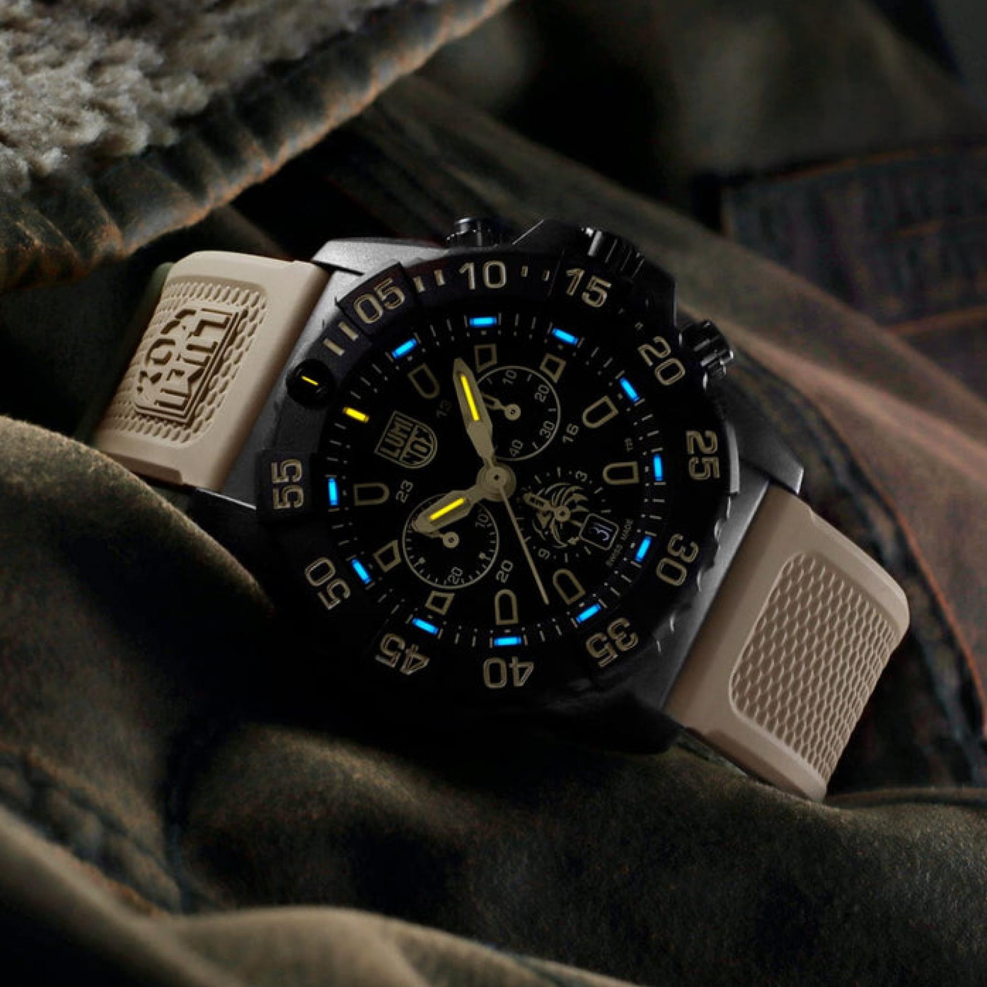 LUMINOX NAVY SEAL CHRONOGRAPH 3580 SERIES BLACK DIAL MENS WATCH XS.3590.NSF.SET