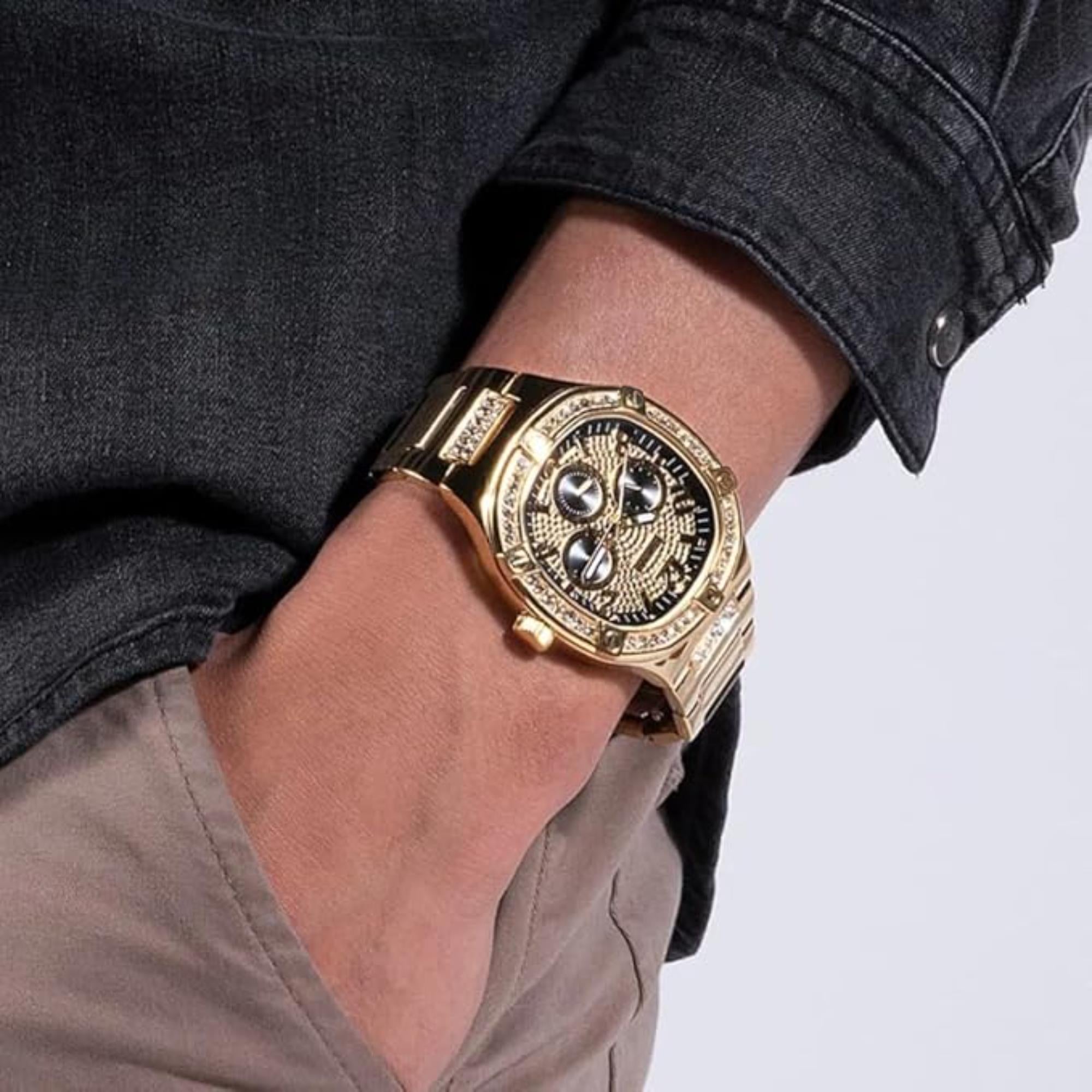 Guess Men's Black and Gold Crystal Dial Gold Tone Stainless Steel Bracelet Watch GW0576G2