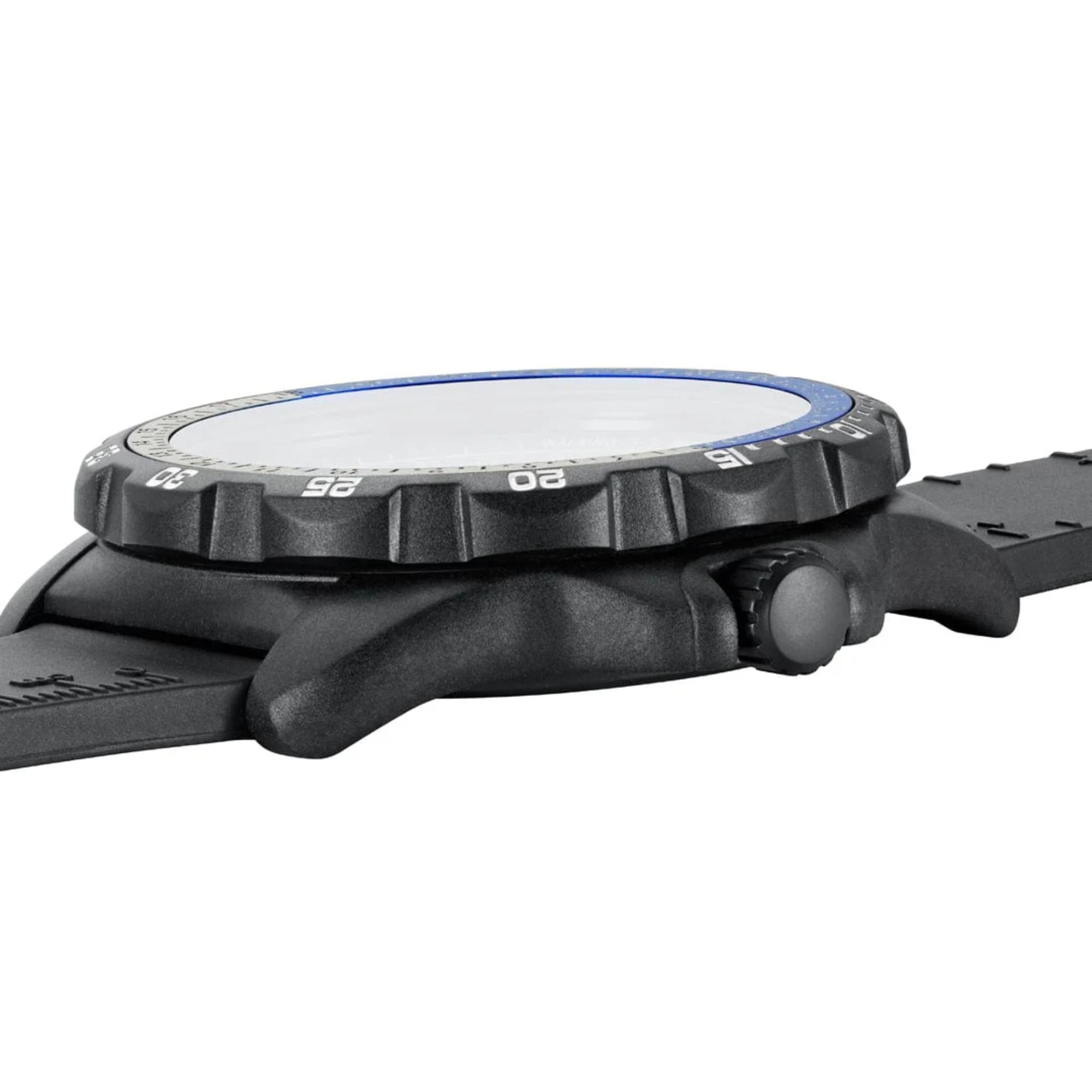 Luminox Recon Nav Spec Black Dial Rubber Strap Men's Watch XL.8833