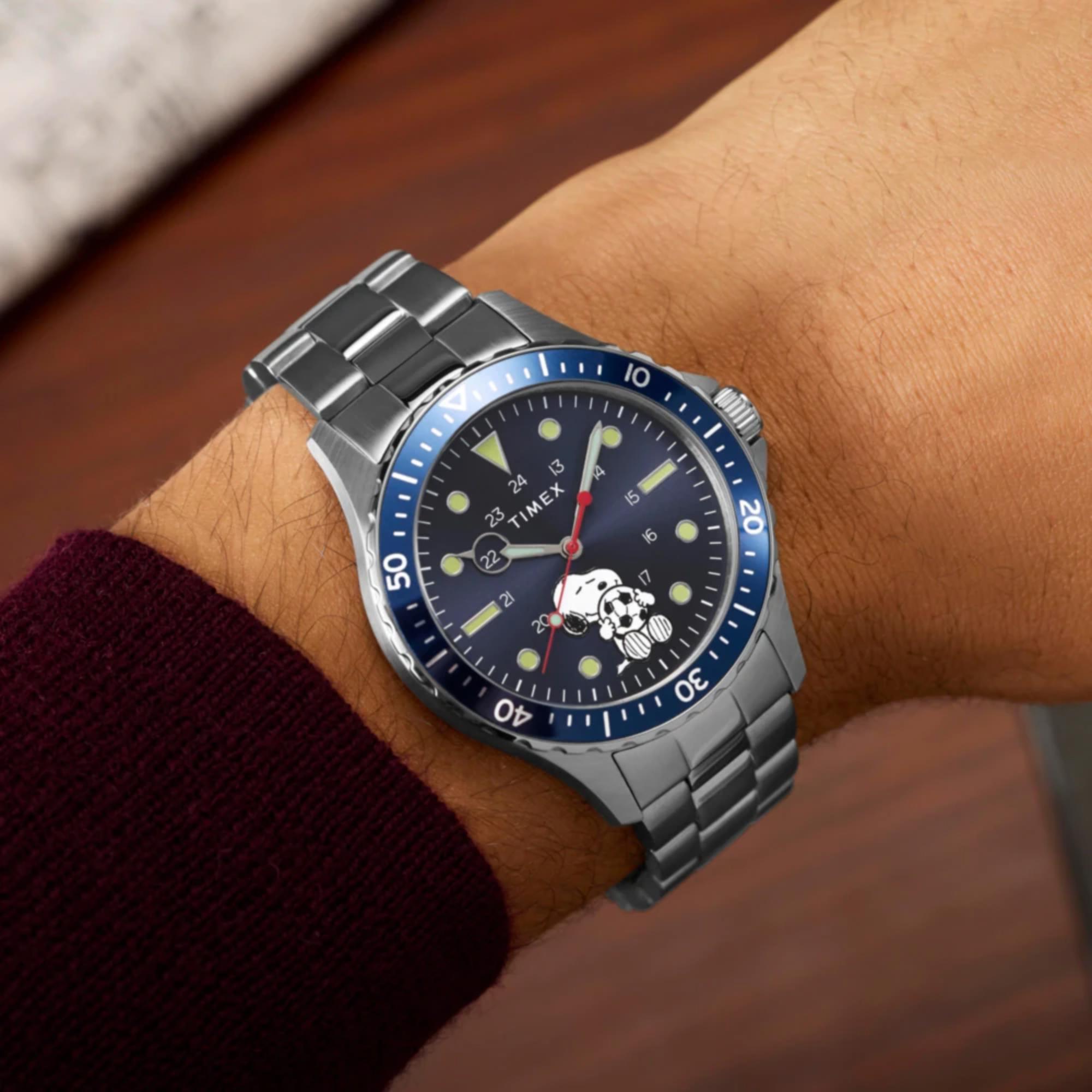 Timex Peanuts Snoopy Soccer Quartz Blue Dial Steel Strap Men's Watch TW2Y53900