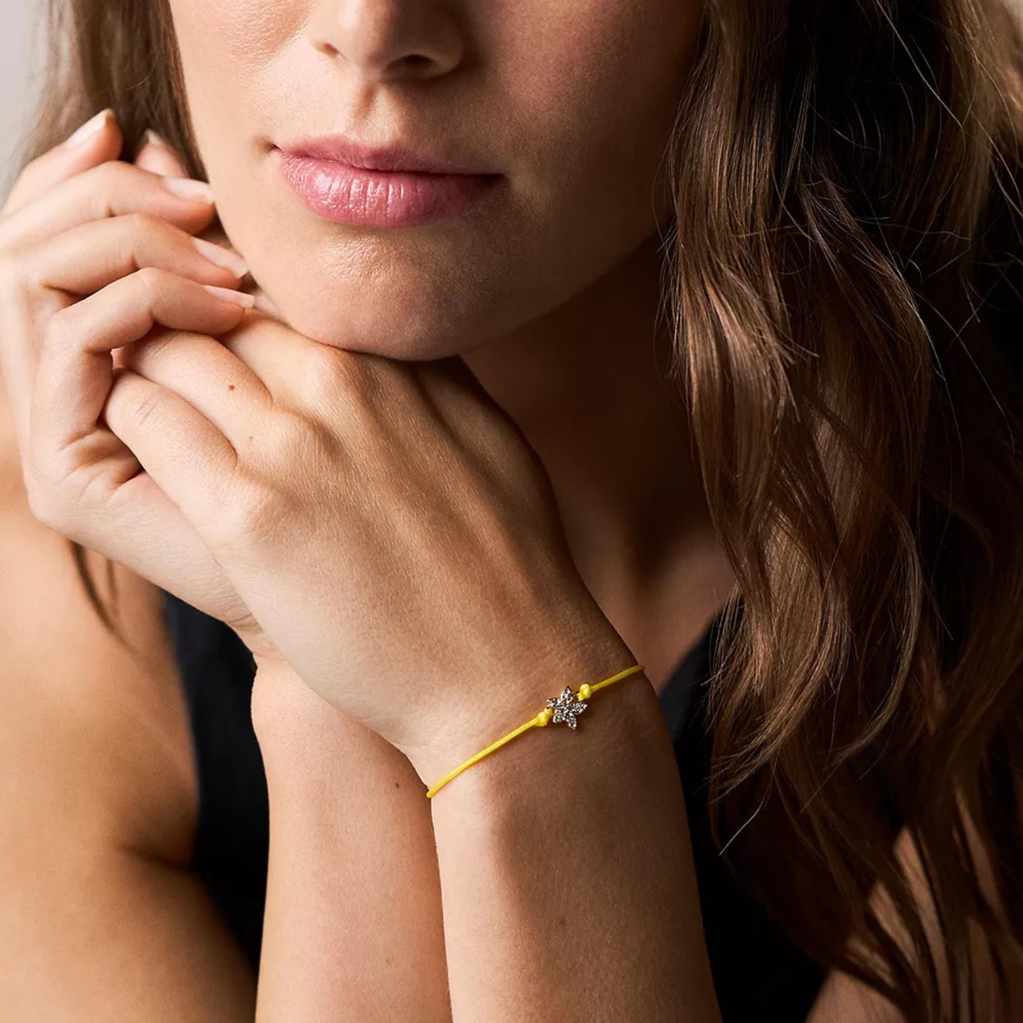 Fossil Sutton Mini Moments Yellow Gold-Tone Brass Pavé Flower Women's Bracelet JA7308710