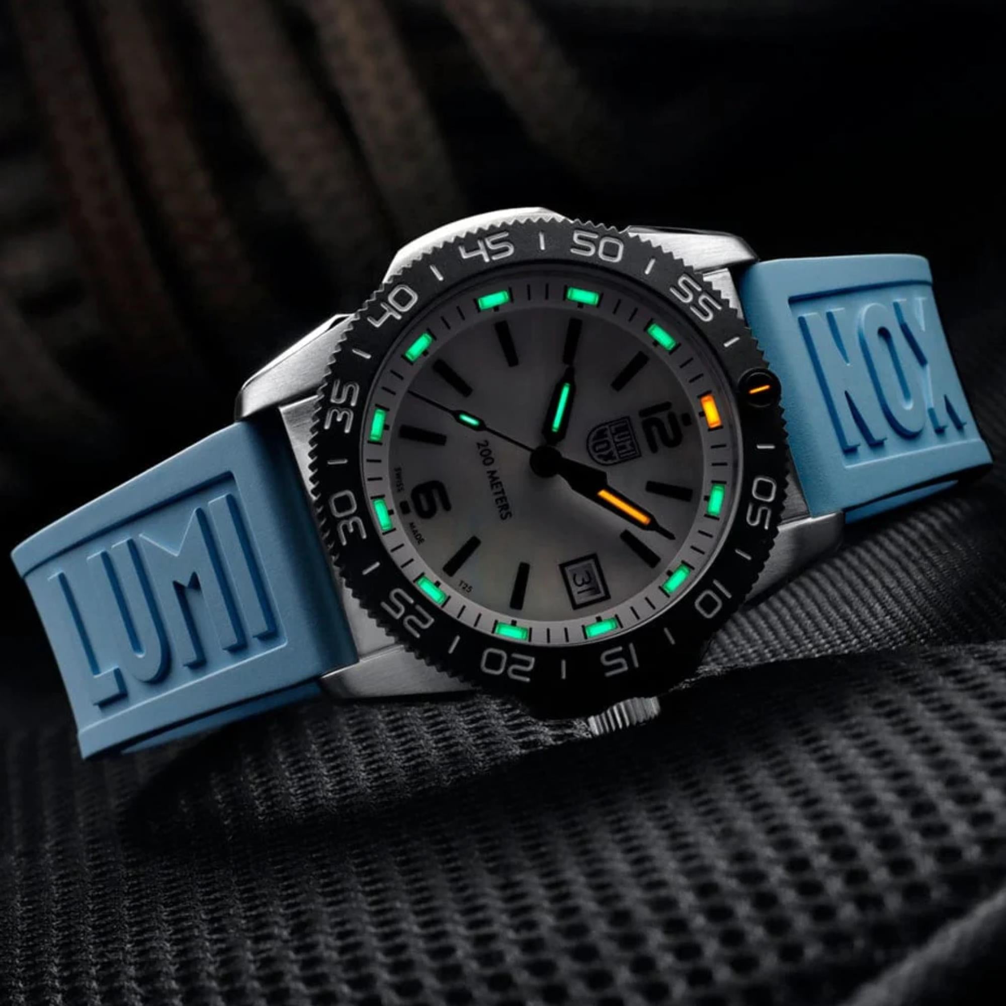Luminox Pacific Diver Ripple Mother Of Pearl Dial Rubber Watch XS.3124M