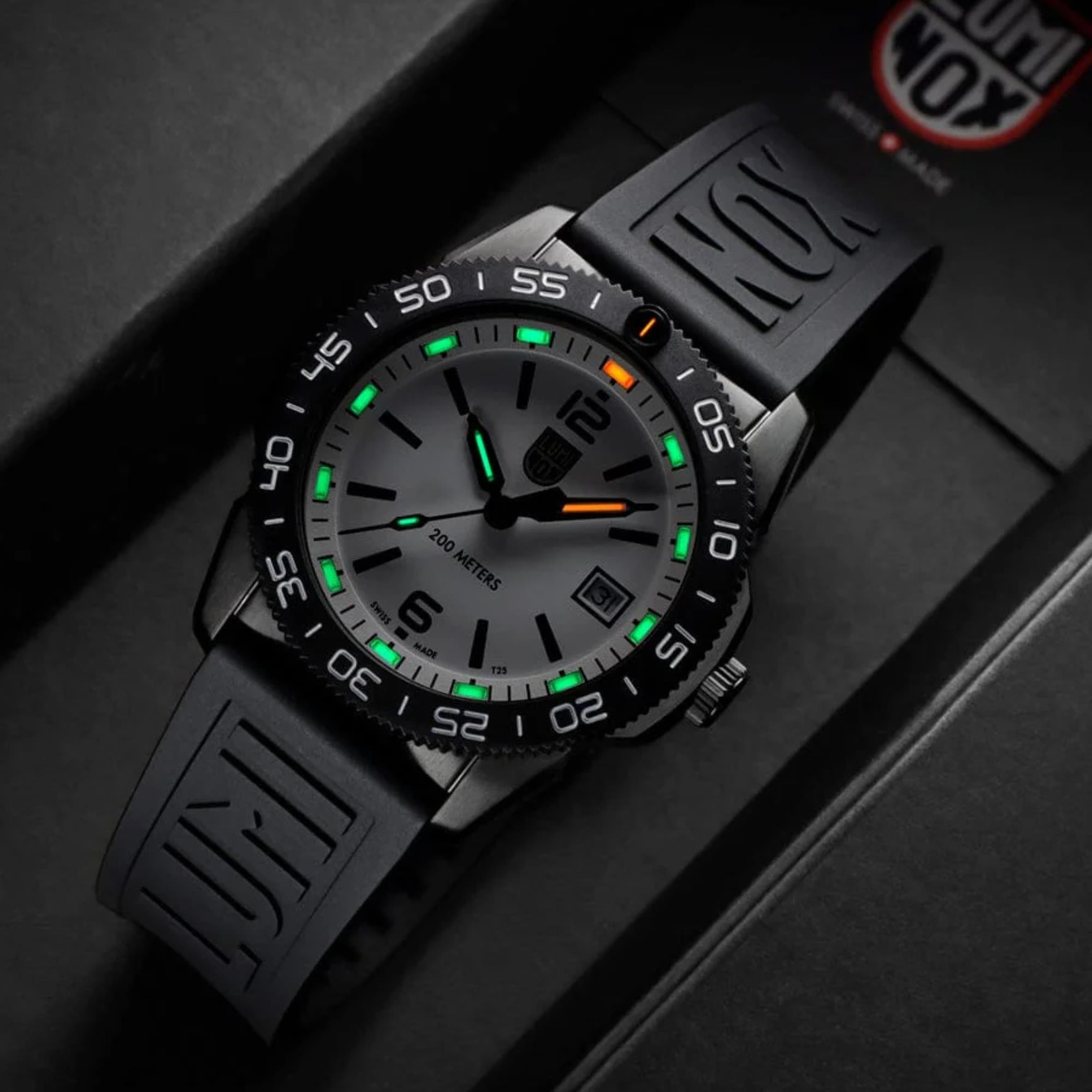 Luminox Pacific Diver 39mm White Dial Rubber Mens Quartz Watch XS.3127M