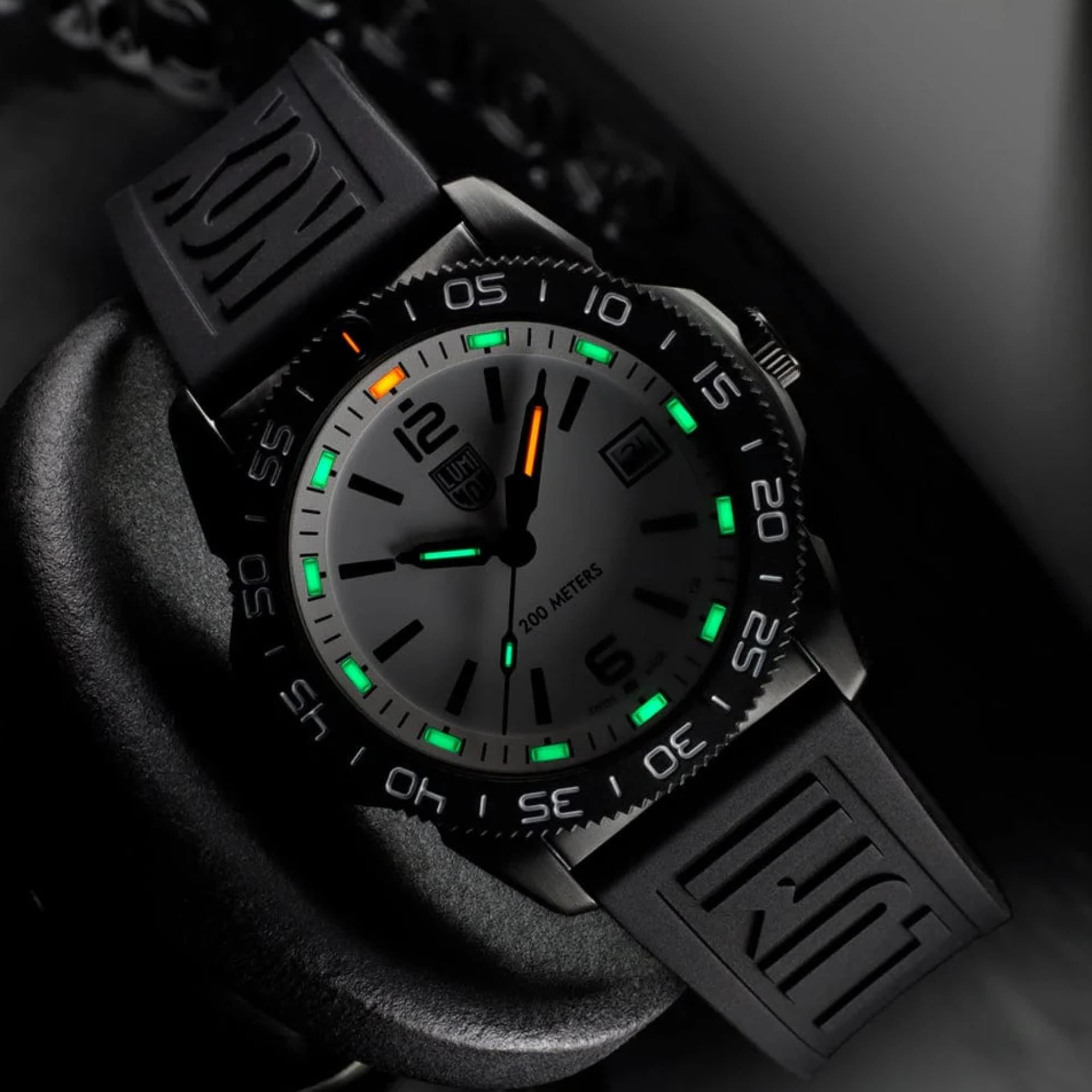 Luminox Pacific Diver 39mm White Dial Rubber Mens Quartz Watch XS.3127M