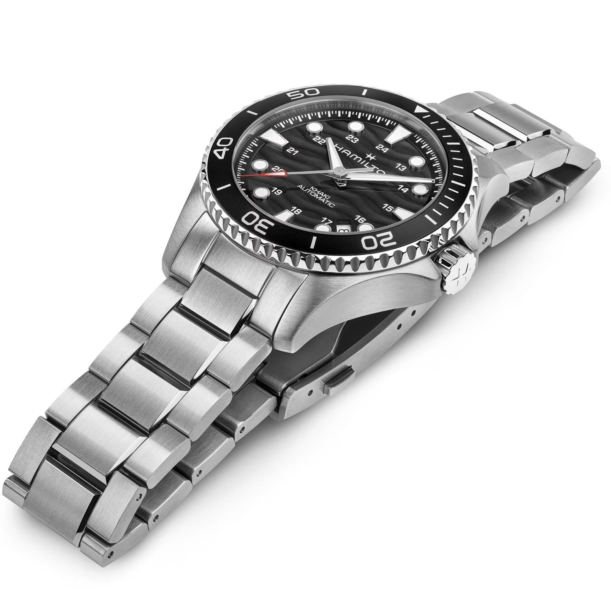 Stainless steel men’s dive watch side view, black dial and knurled bezel detail