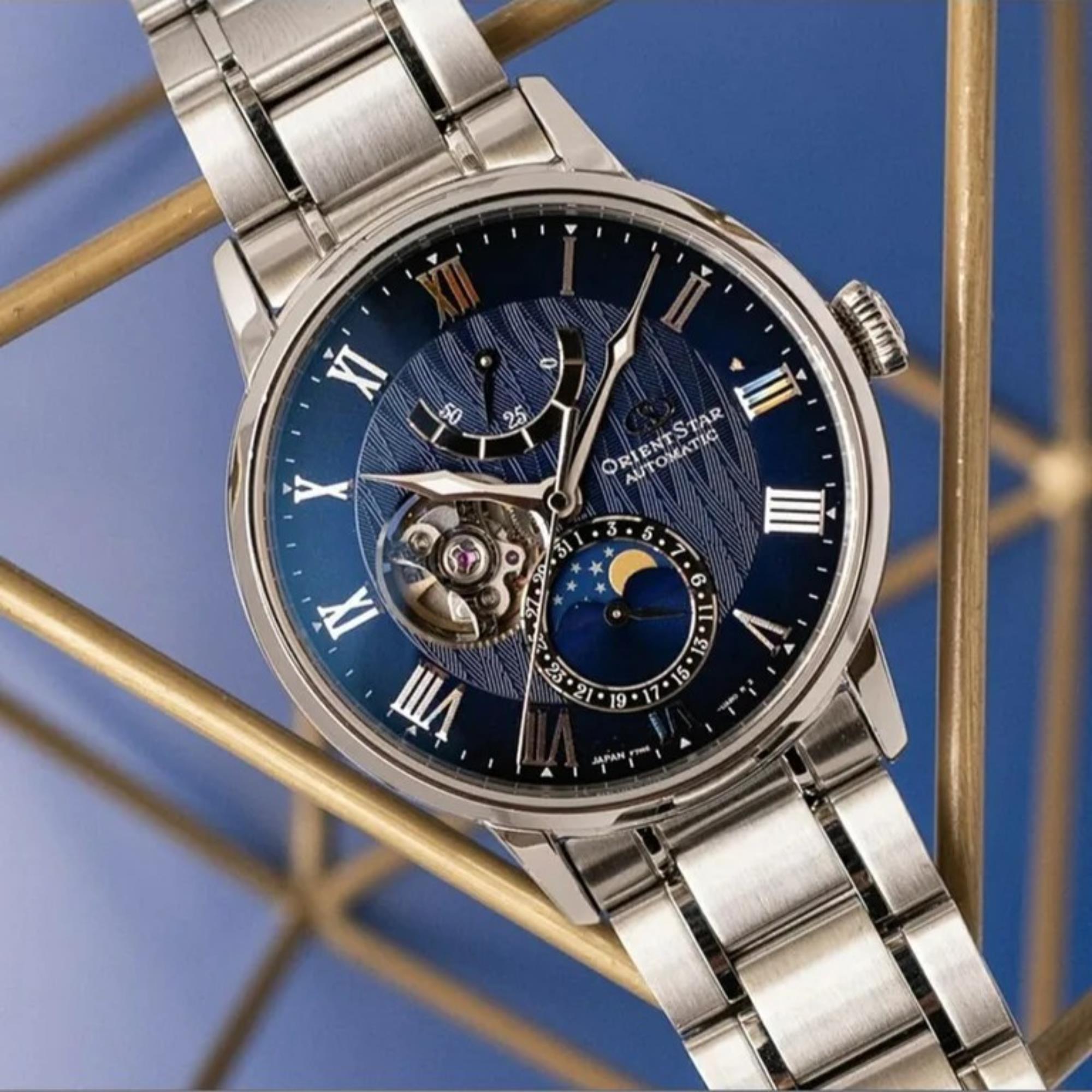 Orient Star RE-AY0103L00B stainless steel bracelet detail