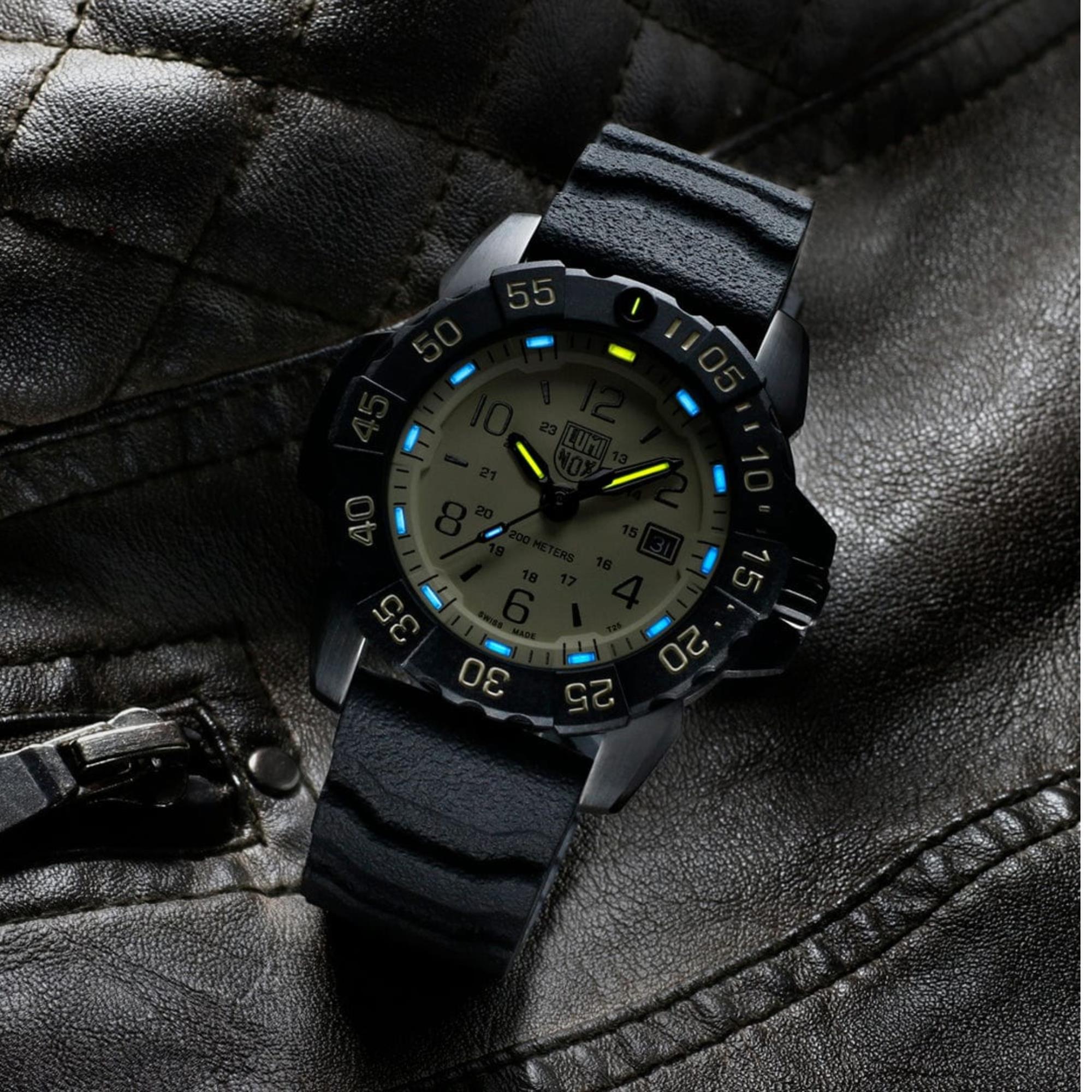 Luminox Navy Seal Foundation 45mm Sandfarbenes Zifferblatt Gummi Herren Quarzuhr XS.3251.CB.NSF.2