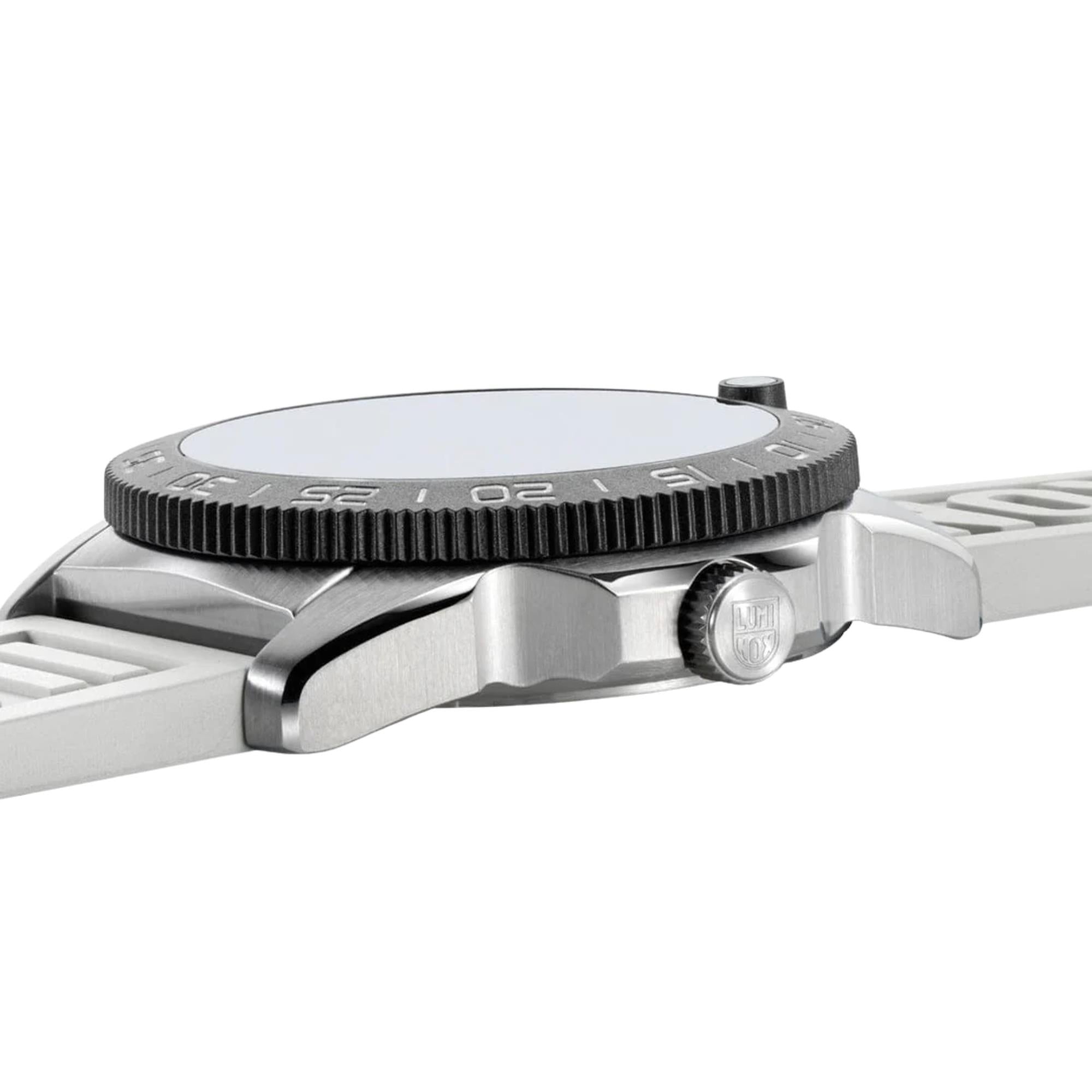 Luminox Pacific Diver Ripple 39mm Mother of Pearl Dial Rubber Quartz Watch XS.3128M.SET