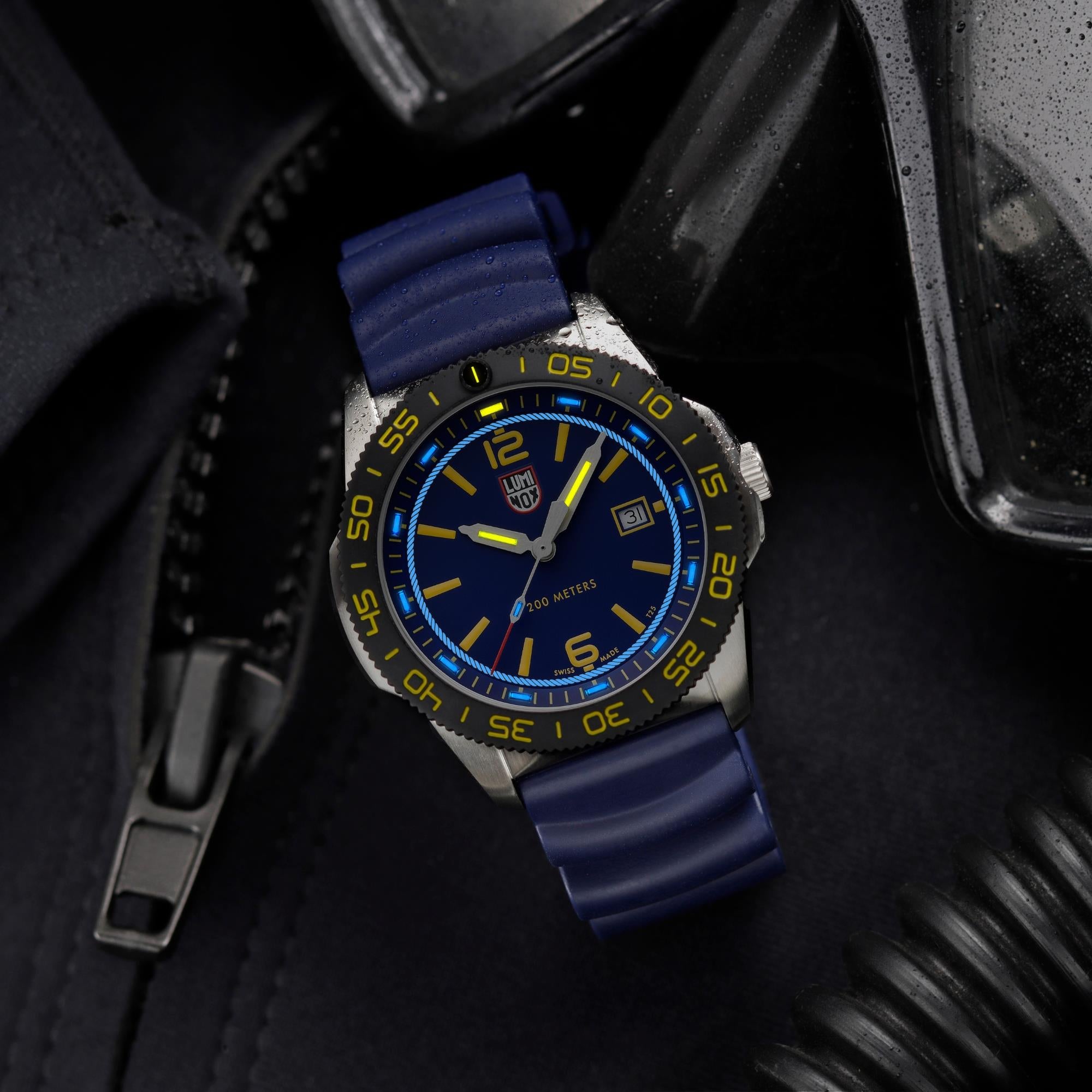 Luminox Pacific Diver FORCE BLUE 3120 Series 44mm Blue Dial Rubber Mens Quartz Watch XS.3125.FB