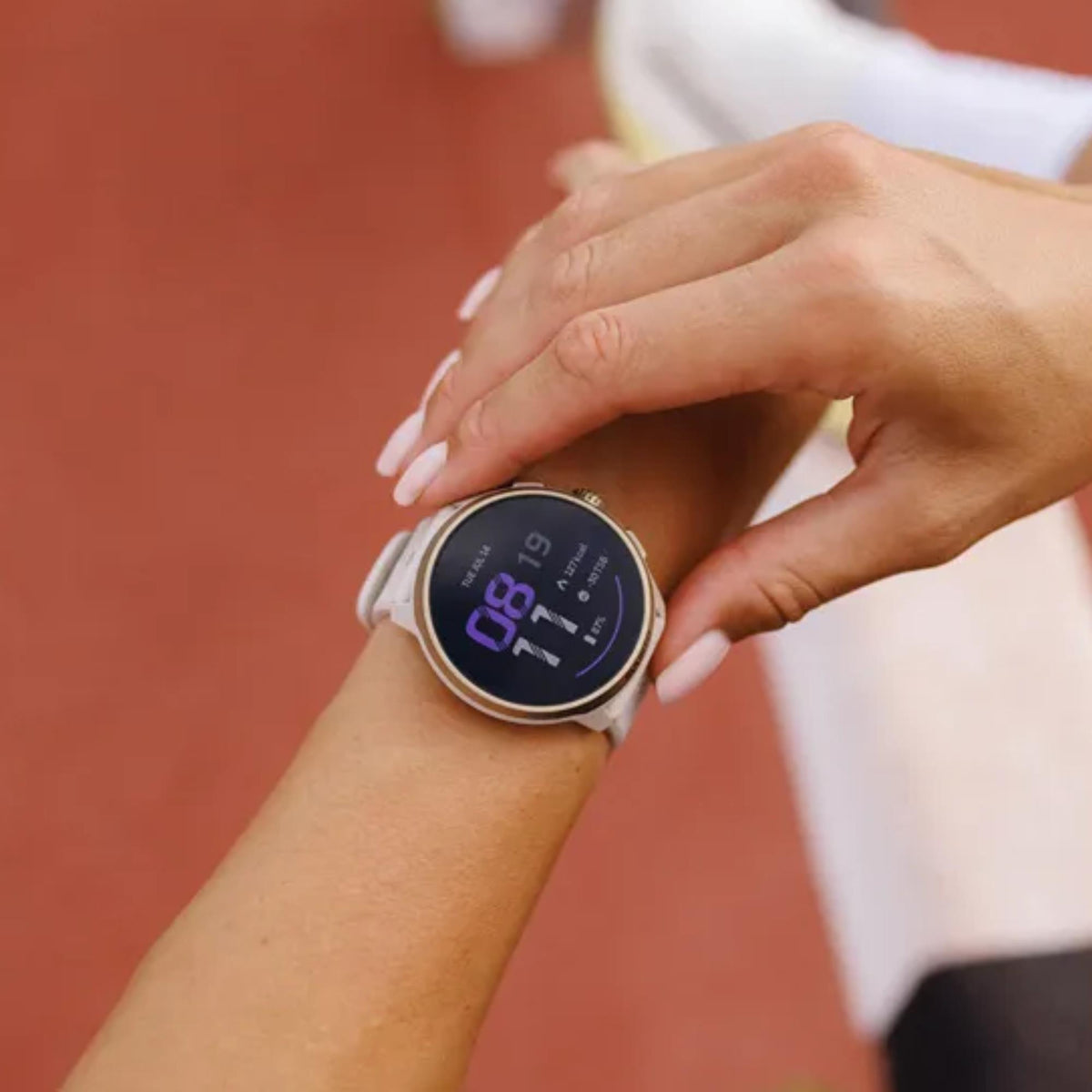 Suunto Run 2 46.5mm 64GB AMOLED Digital Feather Gold Silicone Strap Smart Fitness Watch SS051640000
