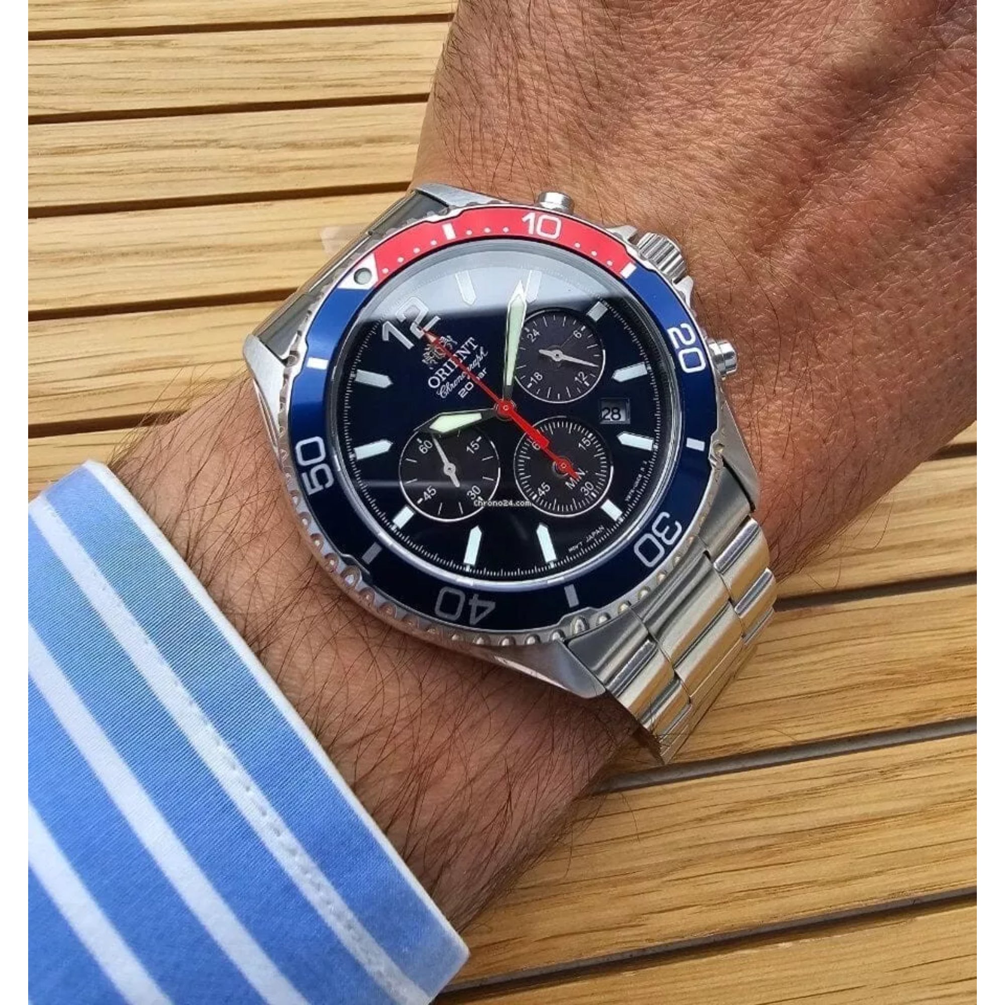 Orient Mako Solar Chronograph Quartz Blue Dial Steel Strap Men’s Dive Watch RA-TX0201L10B