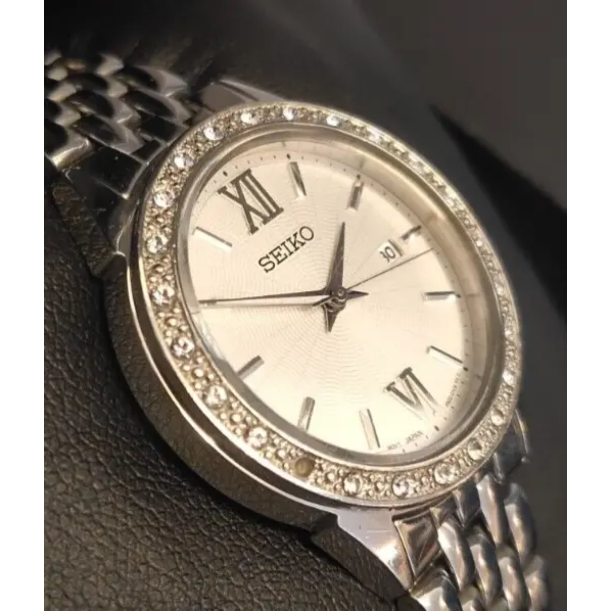 Seiko Ladies Dress Watch Silver Dial Steel Bracelet Jewelled Bezel SUR695P1