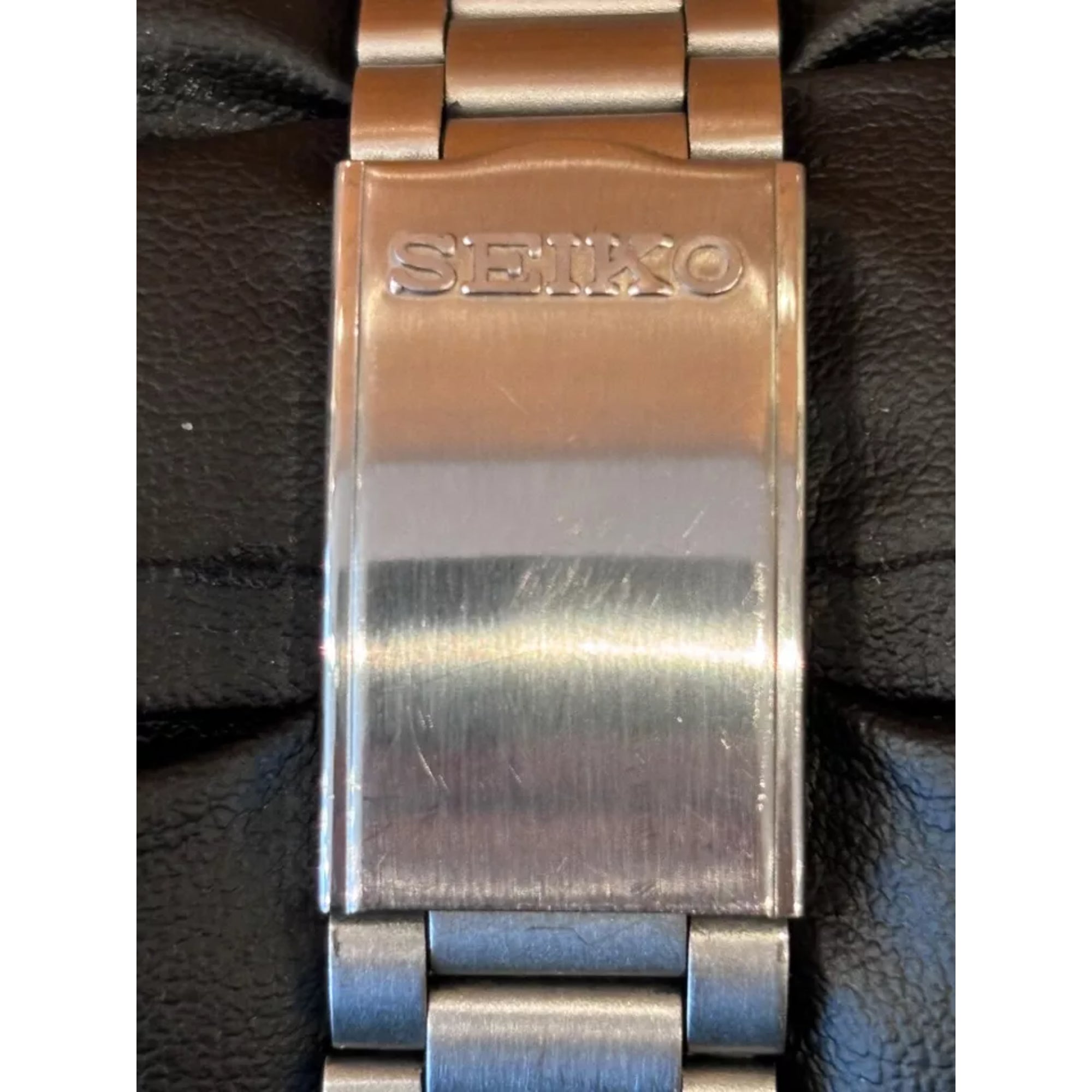 Seiko 5 Automatic Silver Dial Silver Stainless Steel Men’s Watch SNXS73K1 Pre-owned
