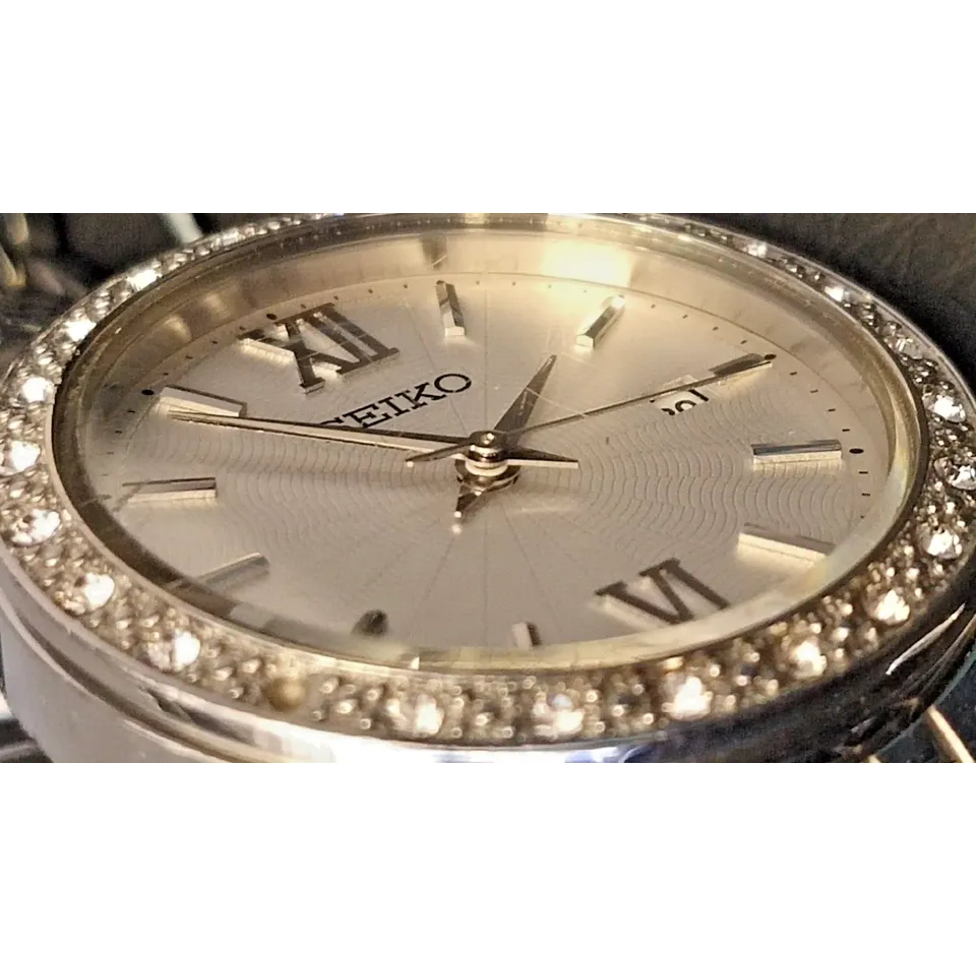 Seiko Ladies Dress Watch Silver Dial Steel Bracelet Jewelled Bezel SUR695P1