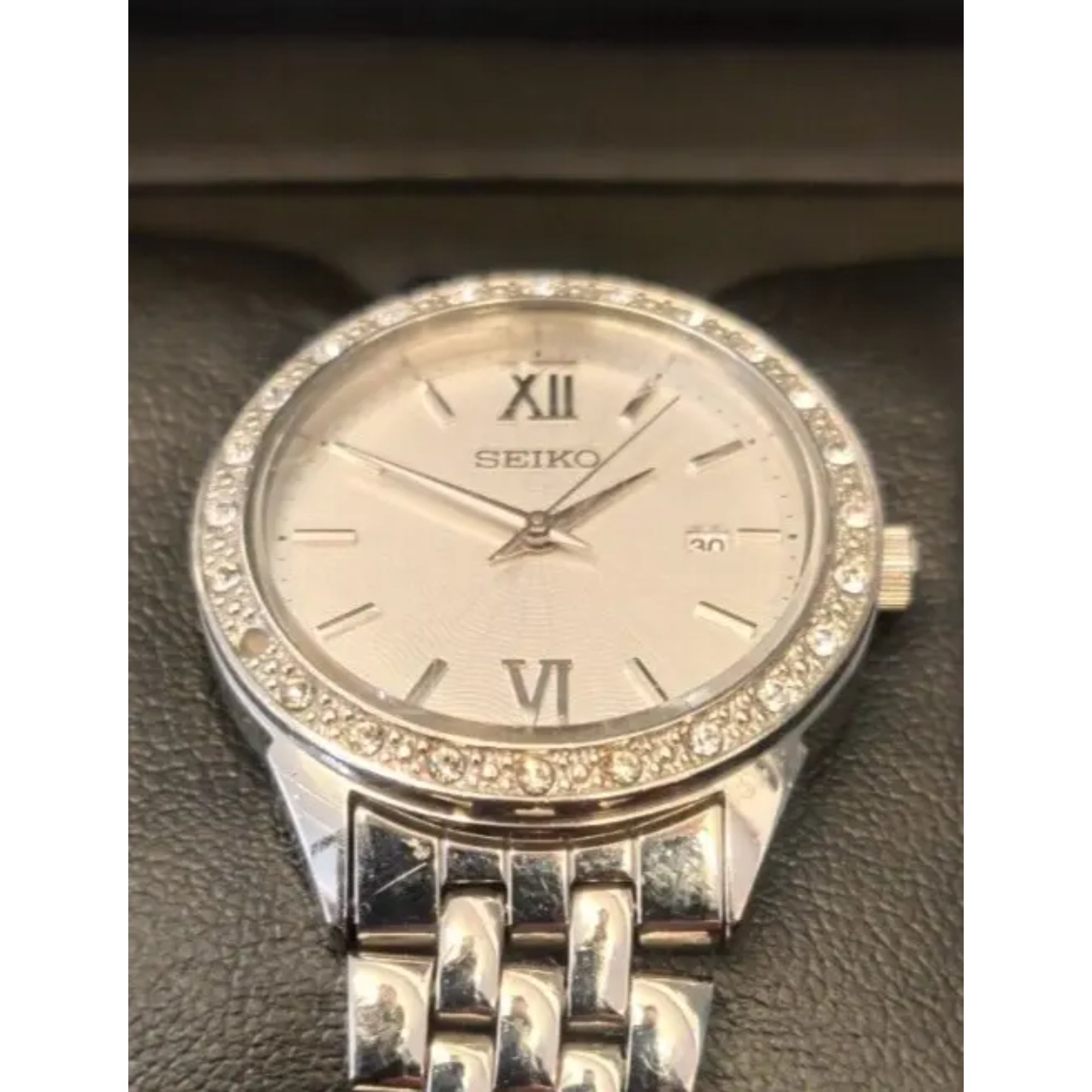 Seiko Ladies Dress Watch Silver Dial Steel Bracelet Jewelled Bezel SUR695P1